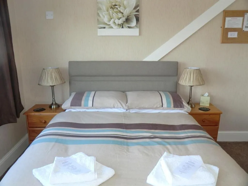 Bedroom, Bed in Heidl Guest House partner with Grampian Hotel
