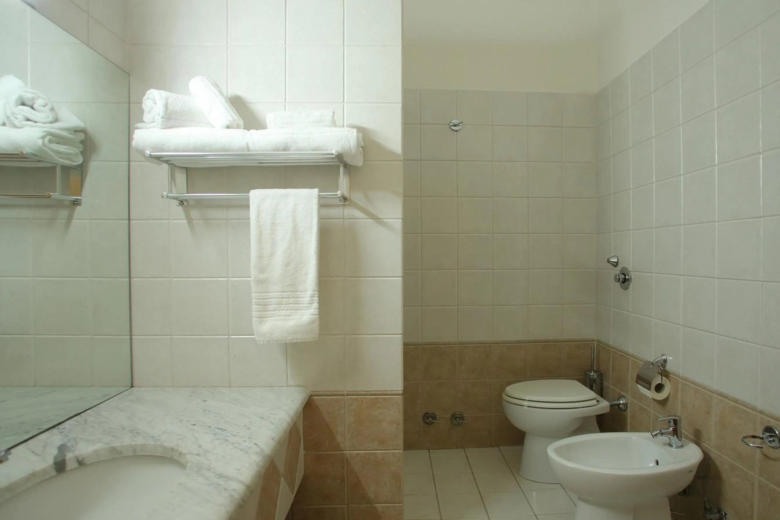 Property building in Hotel Villa Romana