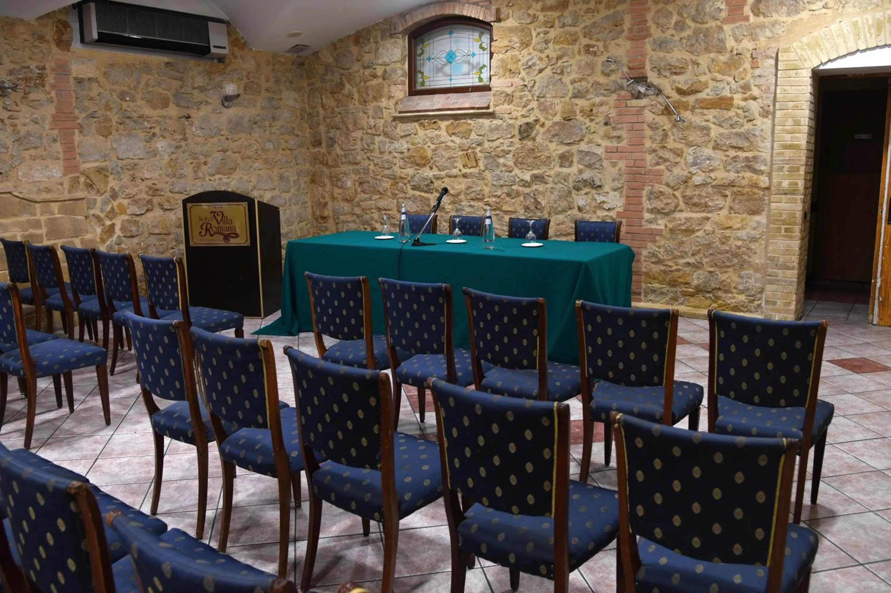 Restaurant/places to eat in Hotel Villa Romana