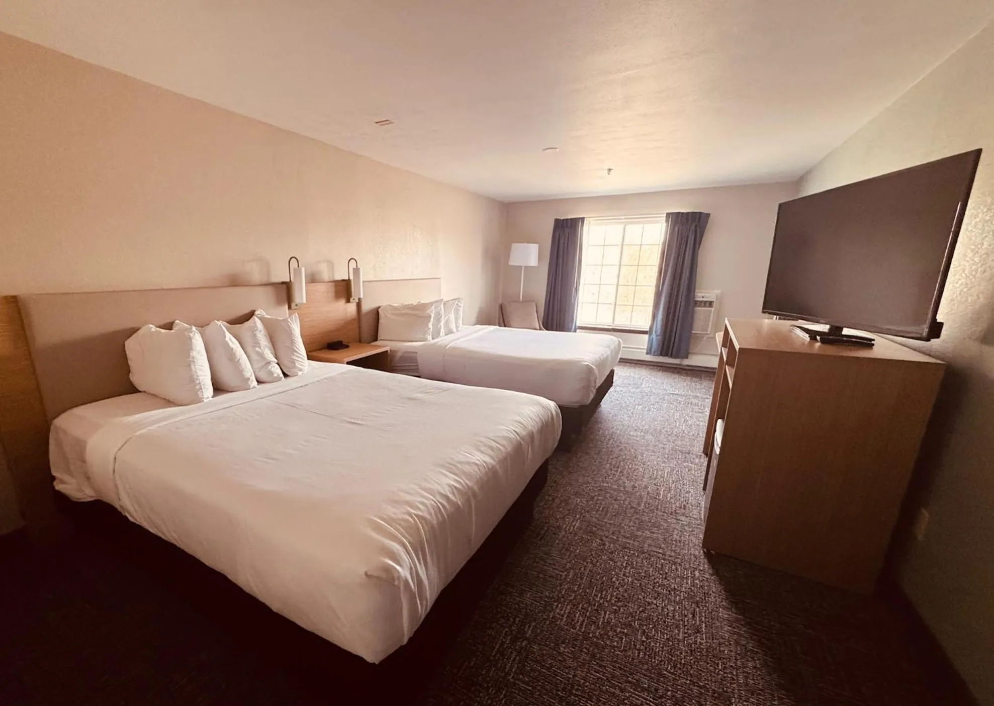 Bed in Wingate by Wyndham Anchorage Downtown - Ship Creek