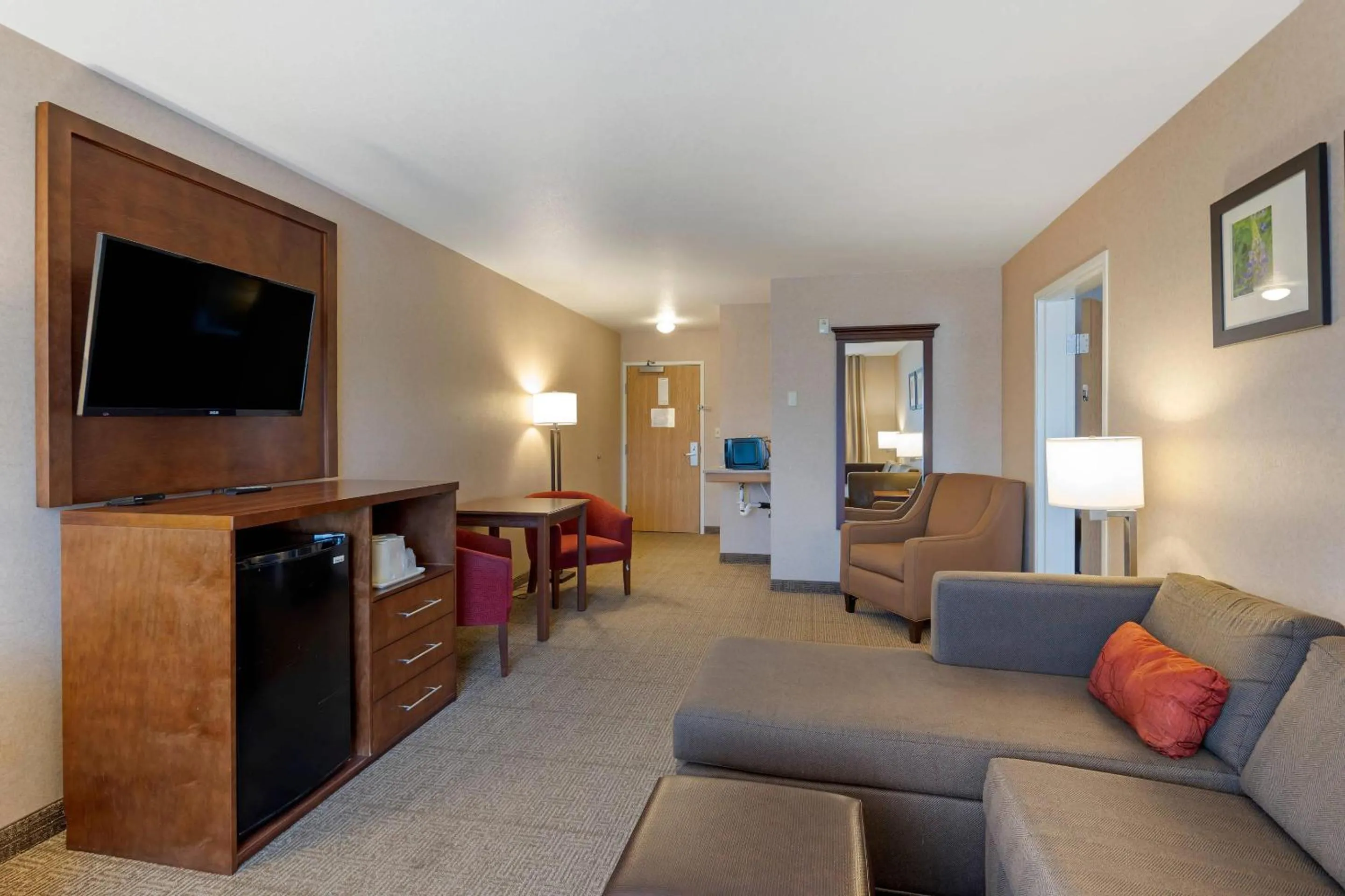 Bedroom in Comfort Suites Anchorage International Airport