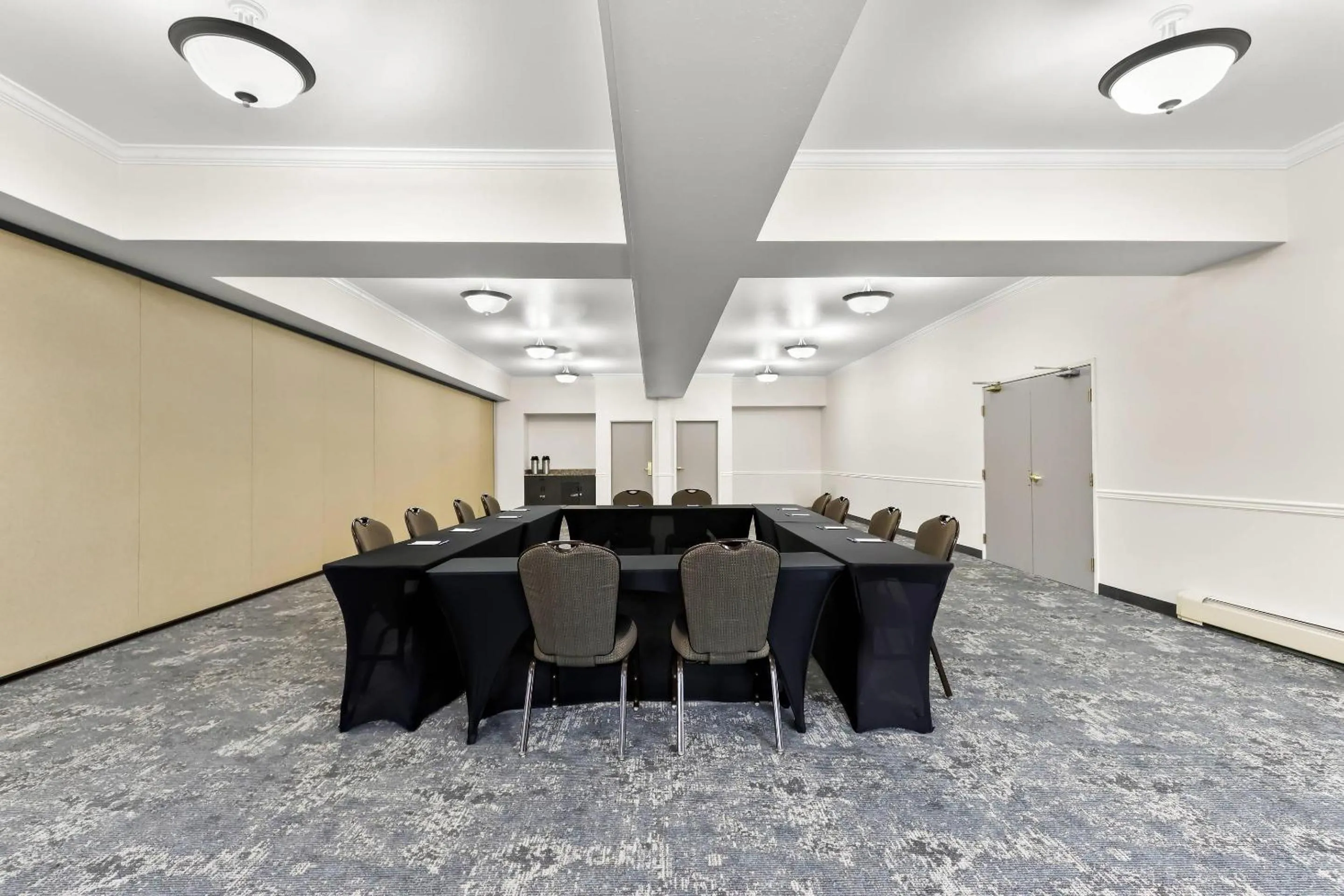 Meeting/conference room in Clarion Suites Anchorage Downtown