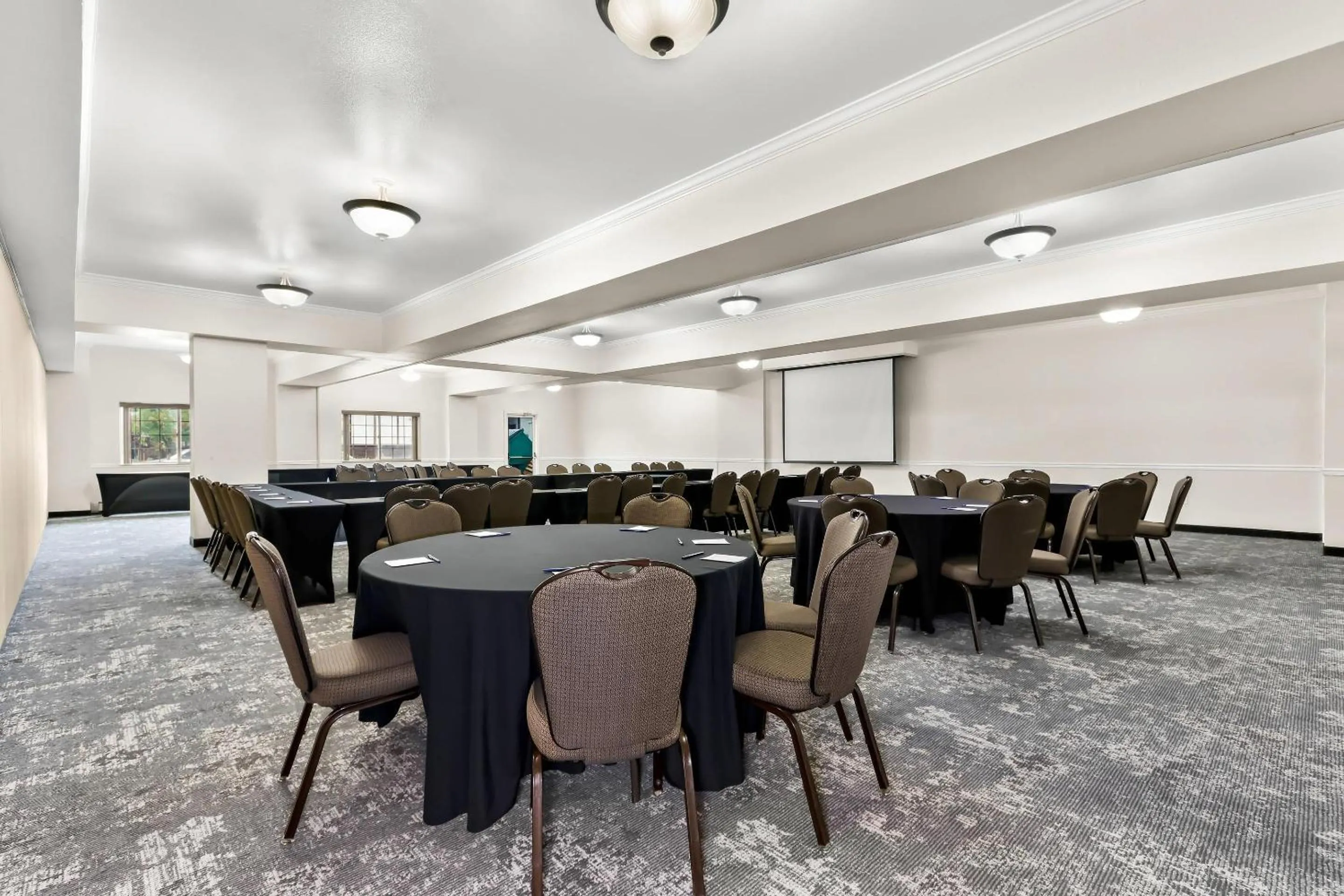 Meeting/conference room in Clarion Suites Anchorage Downtown