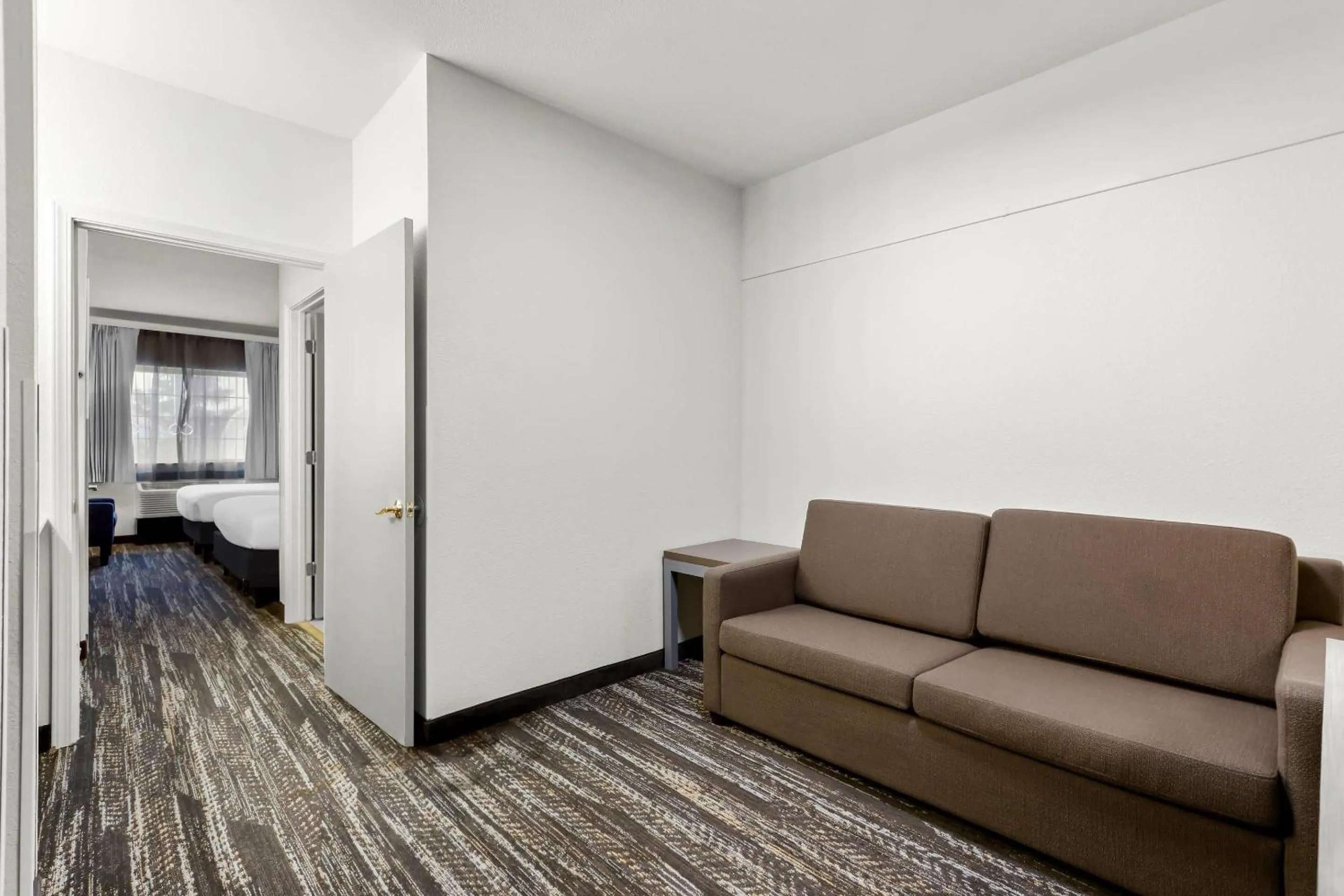 Bedroom in Clarion Suites Anchorage Downtown