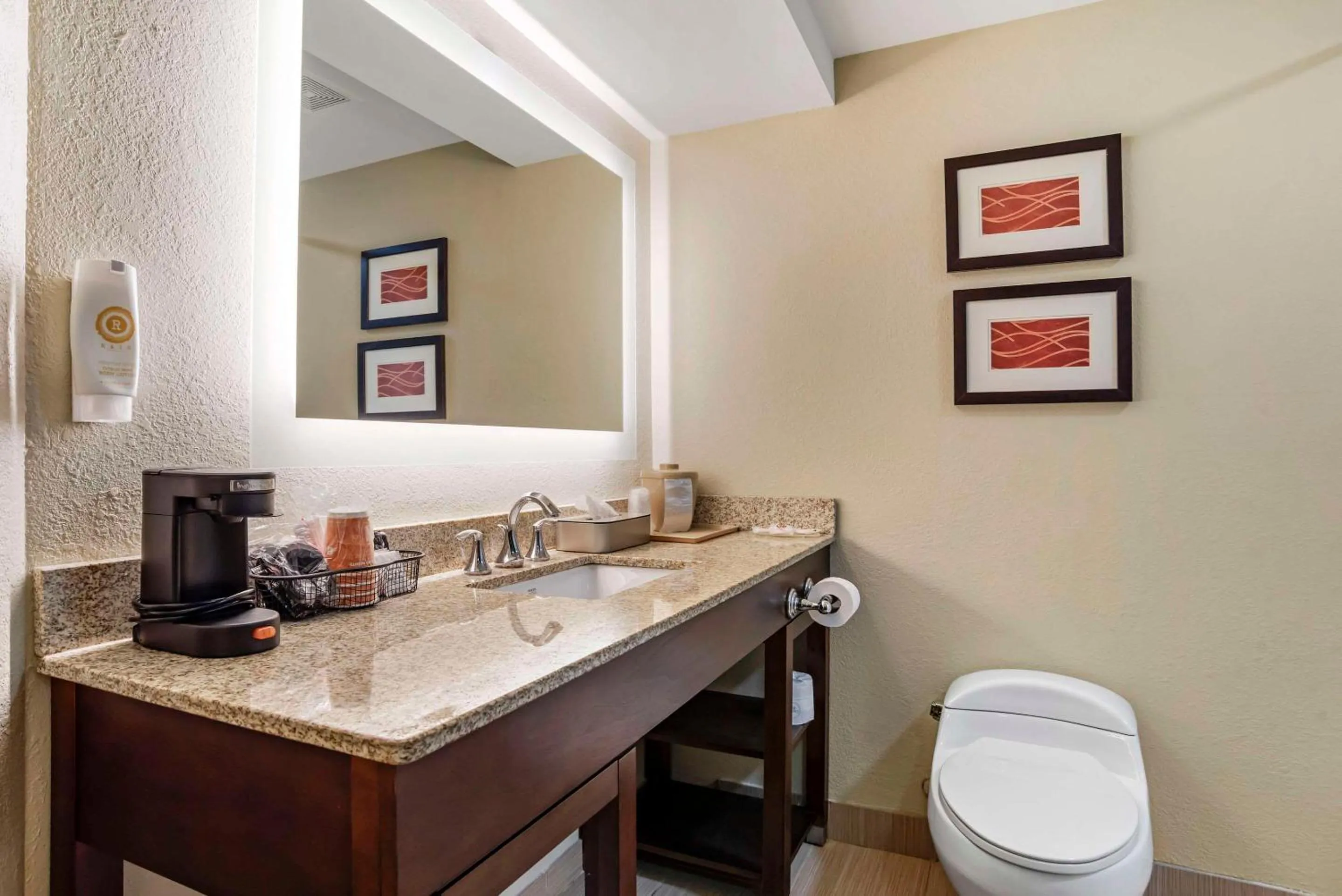 Bedroom in Comfort Inn Opelika - Auburn