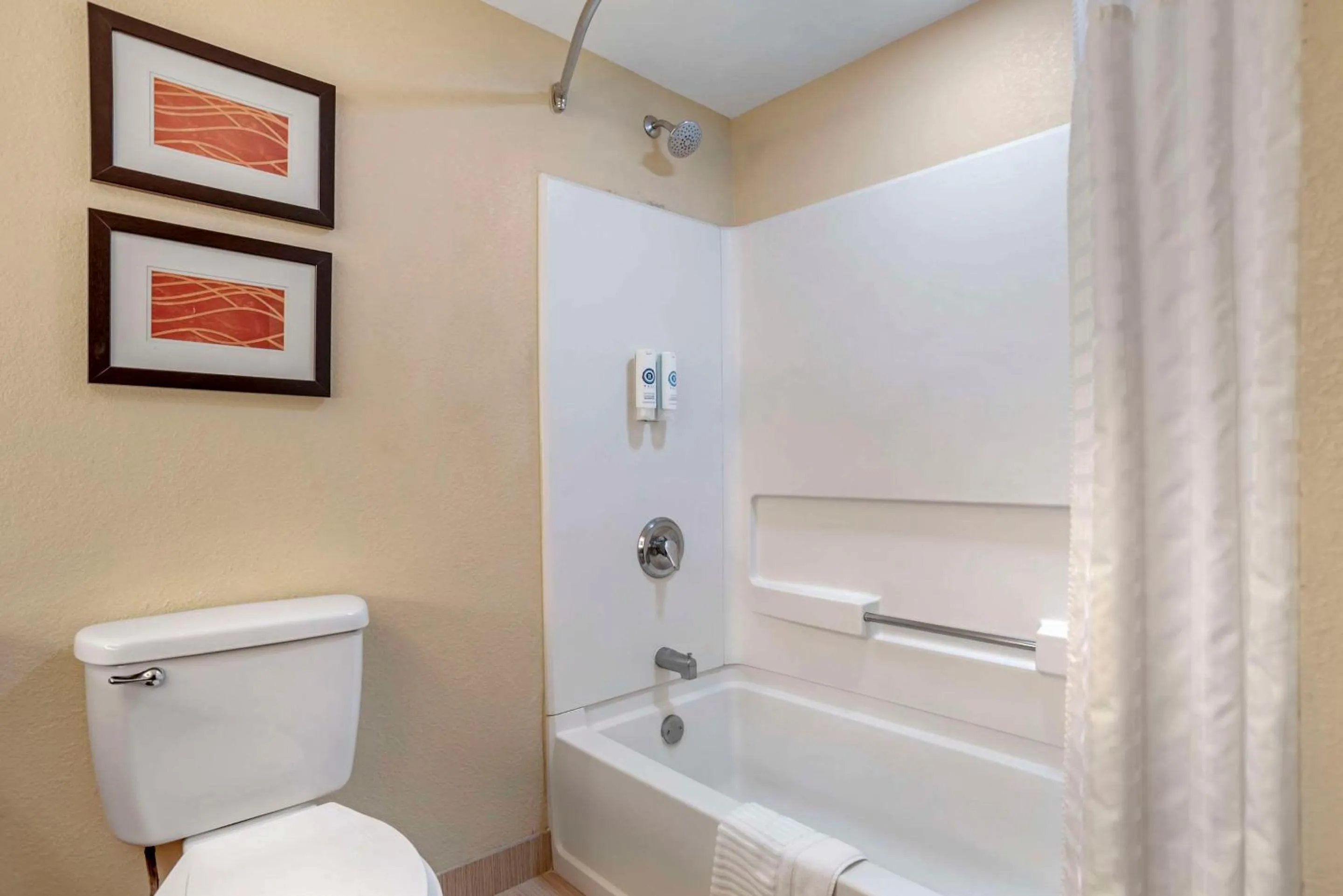 Bedroom in Comfort Inn Opelika - Auburn