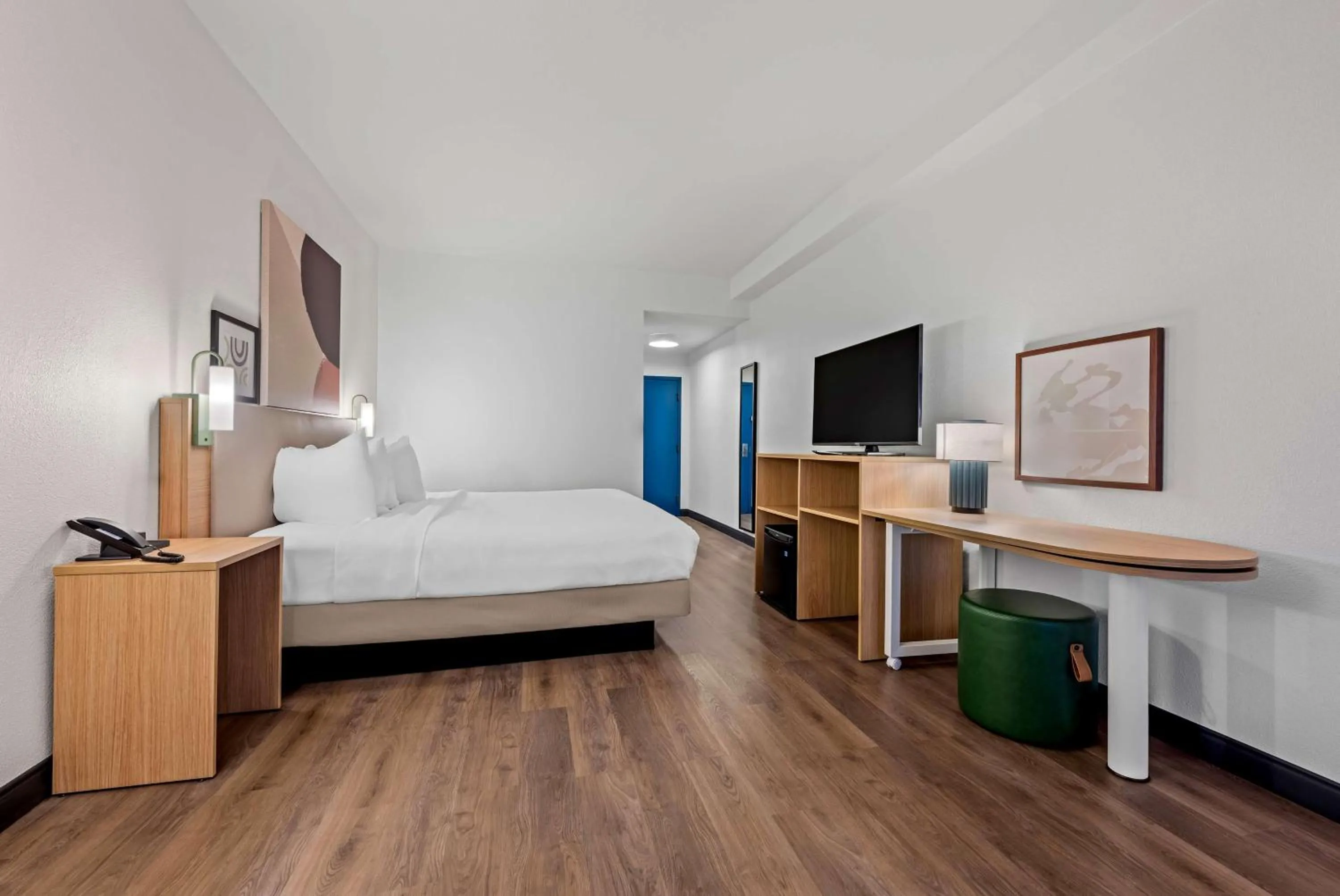 Bed in Spark by Hilton Tuscaloosa University