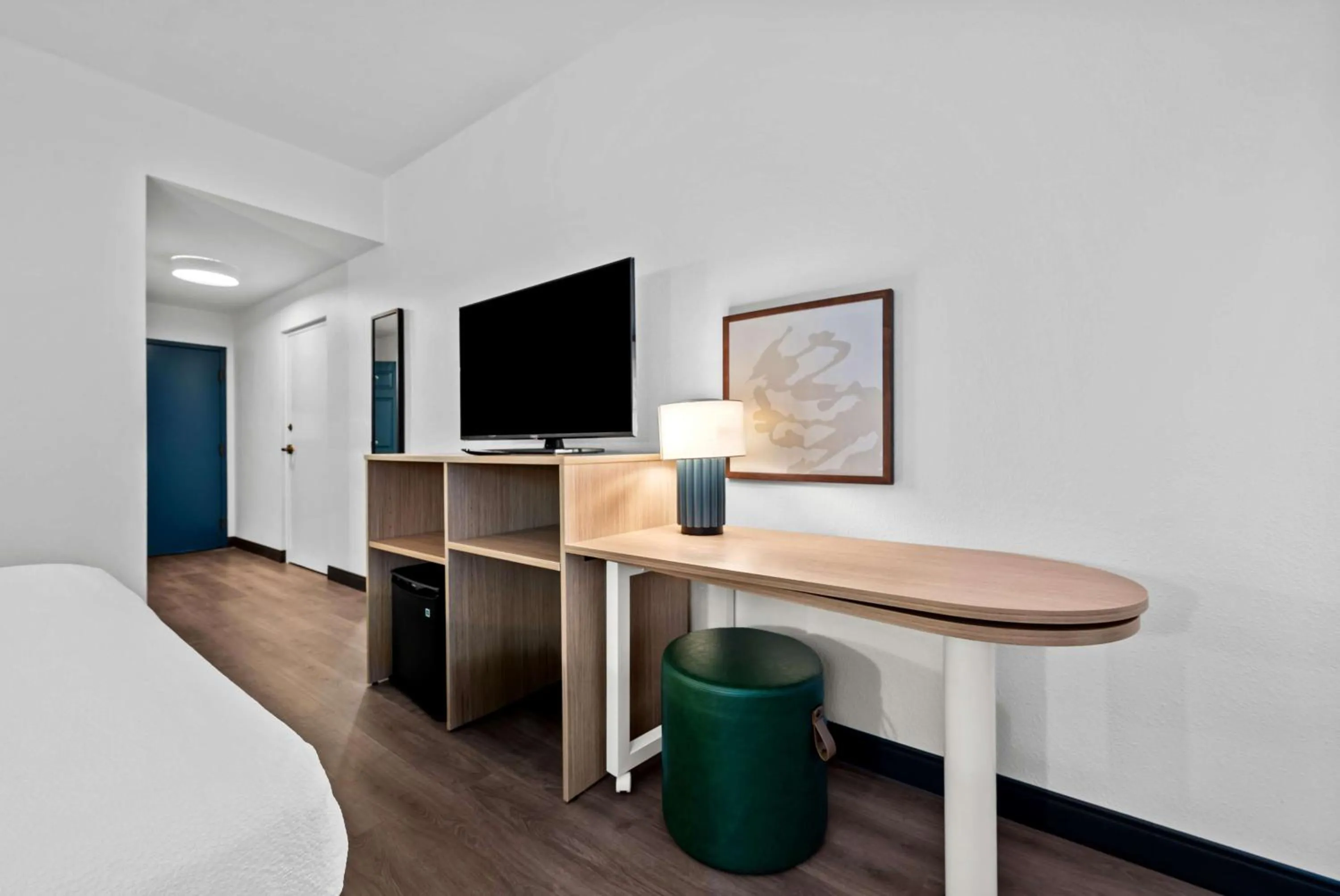 Bed in Spark by Hilton Tuscaloosa University