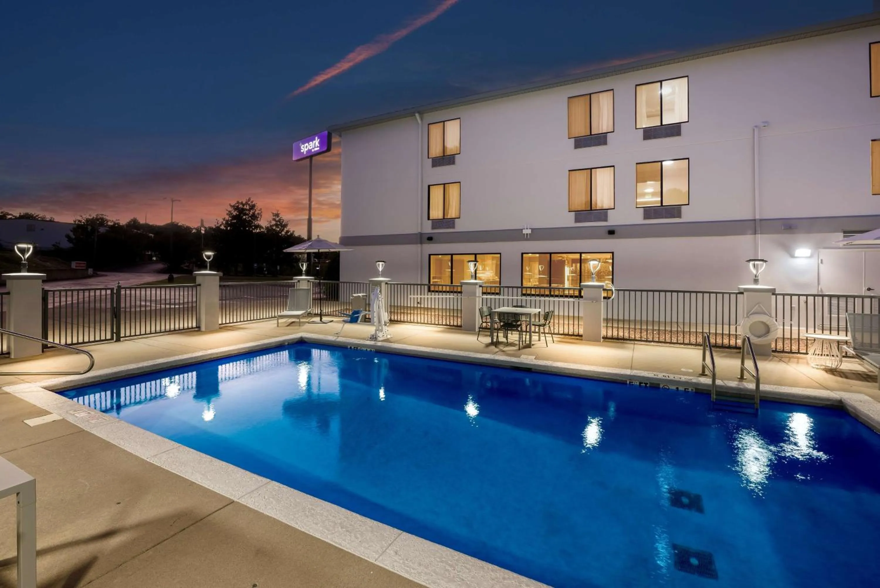Pool view in Quality Inn