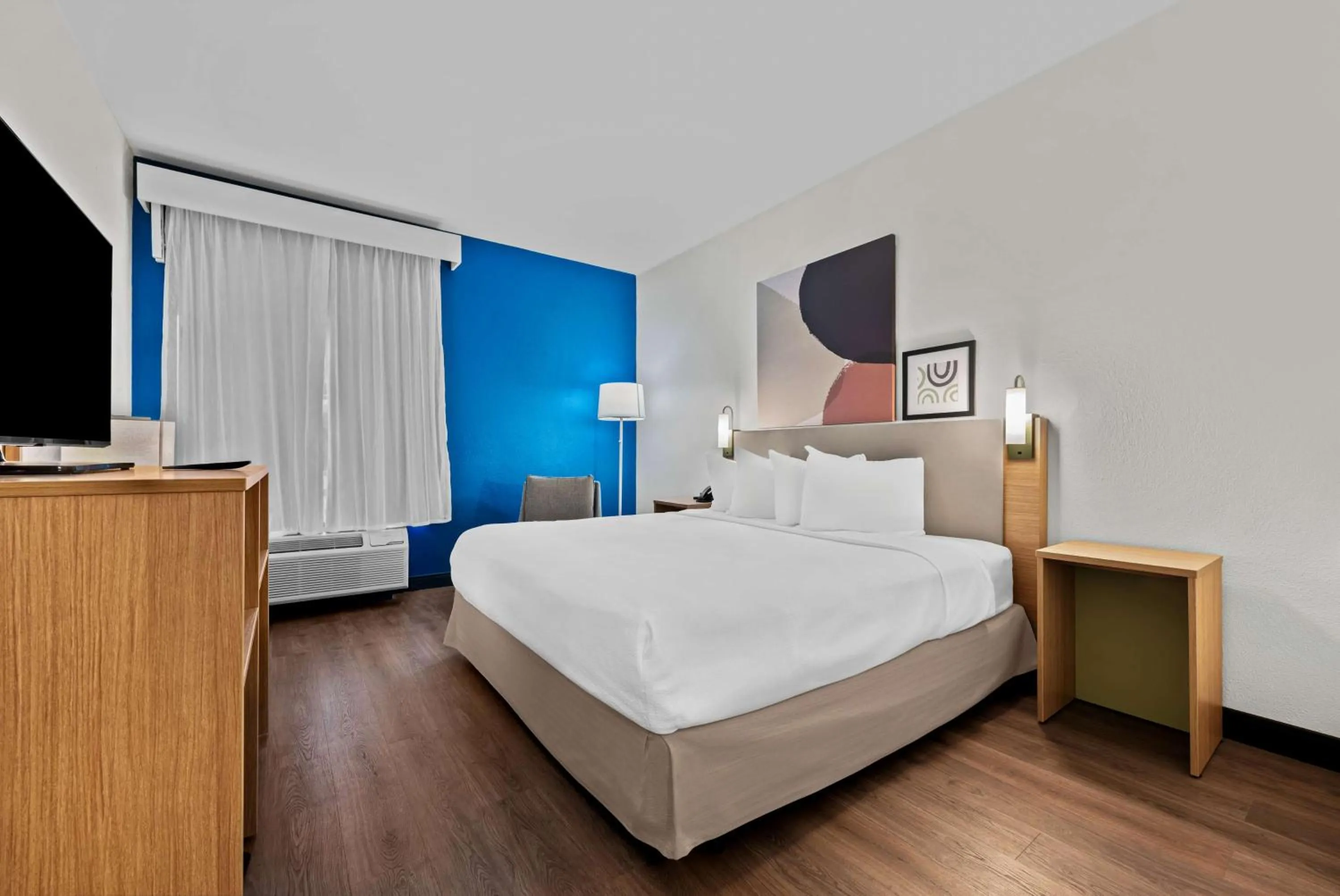 Bed in Spark by Hilton Tuscaloosa University