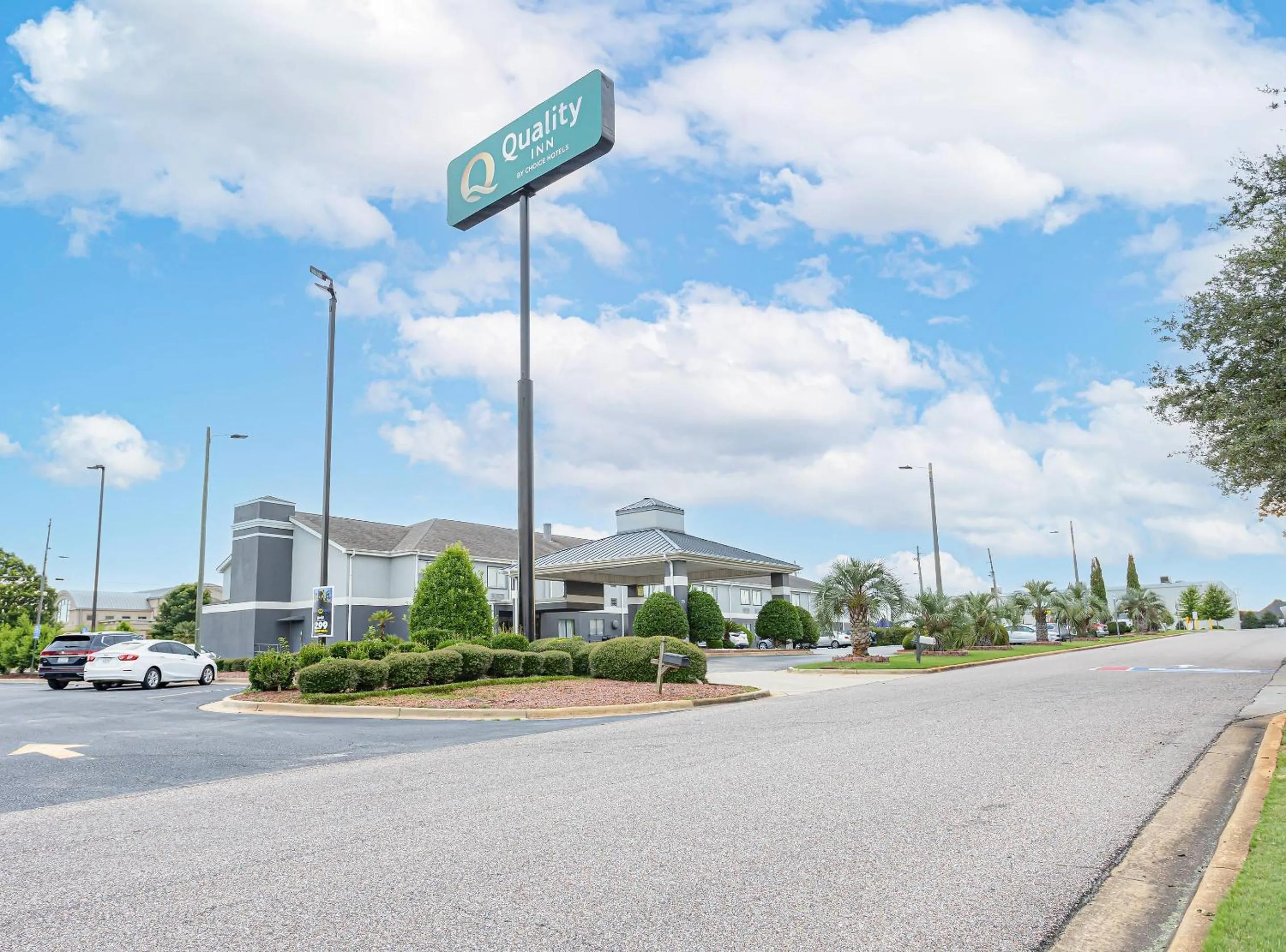 Property building in Quality Inn Prattville I-65