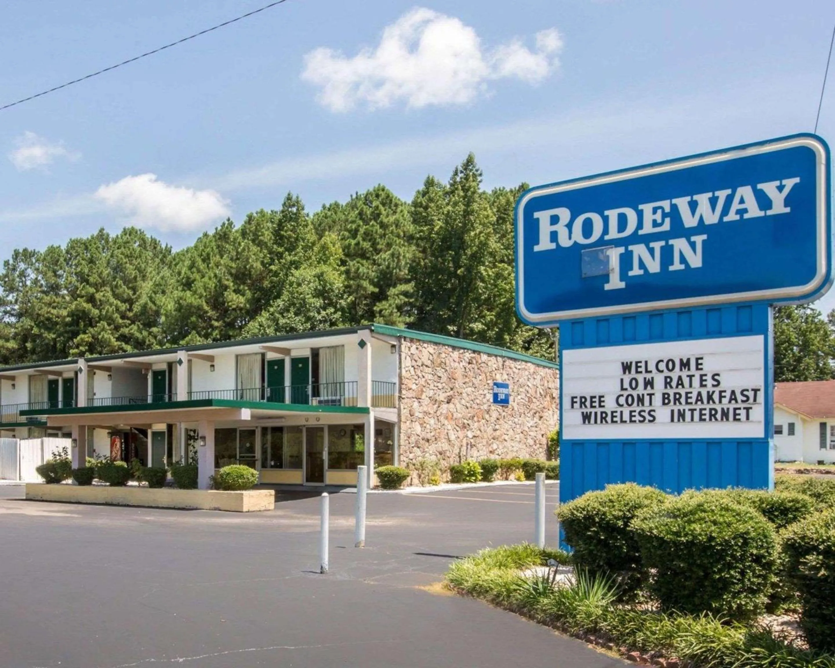 Property building in Rodeway Inn Gadsden - Attalla