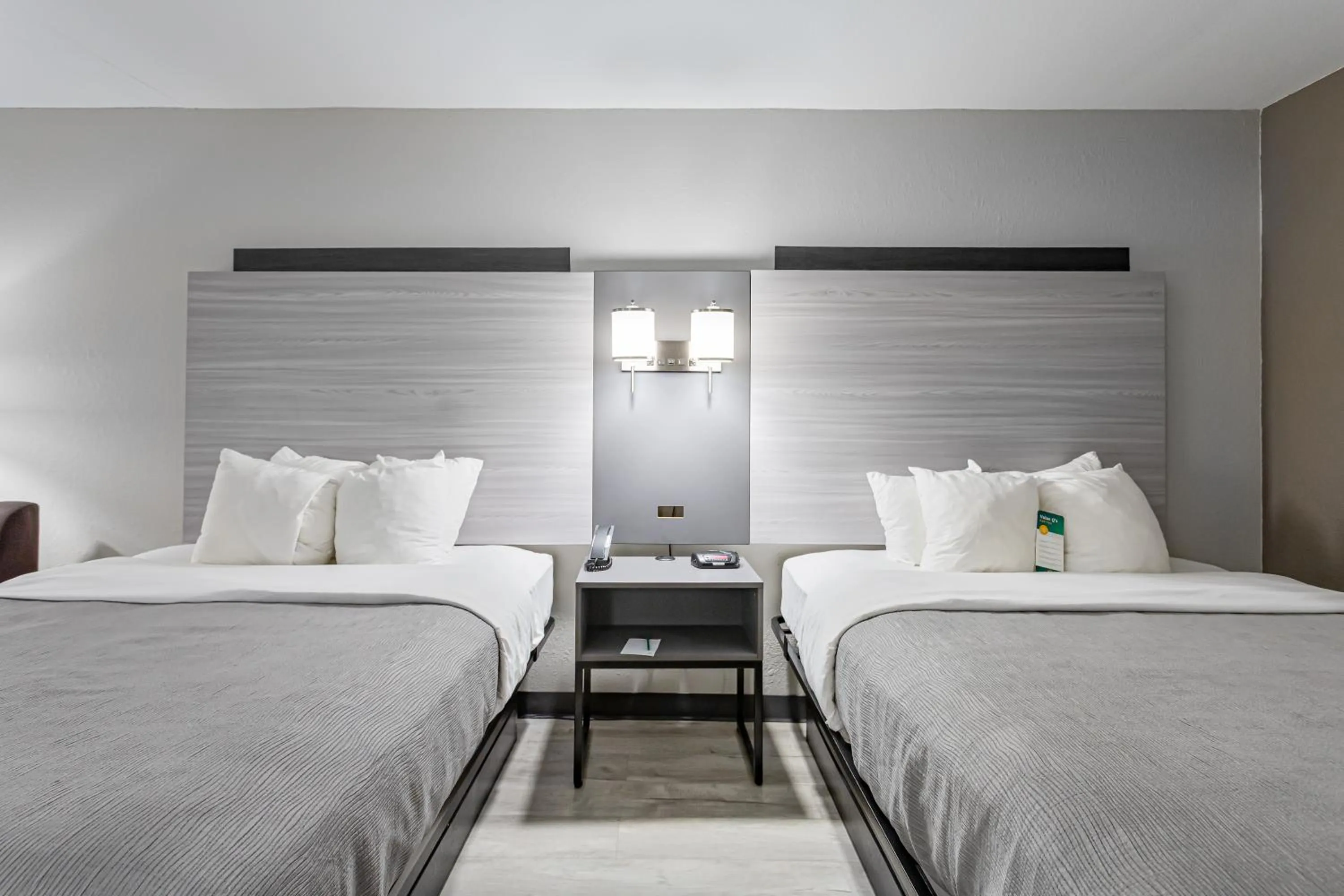 Bed in Quality Inn Edmund Pettus Bridge area