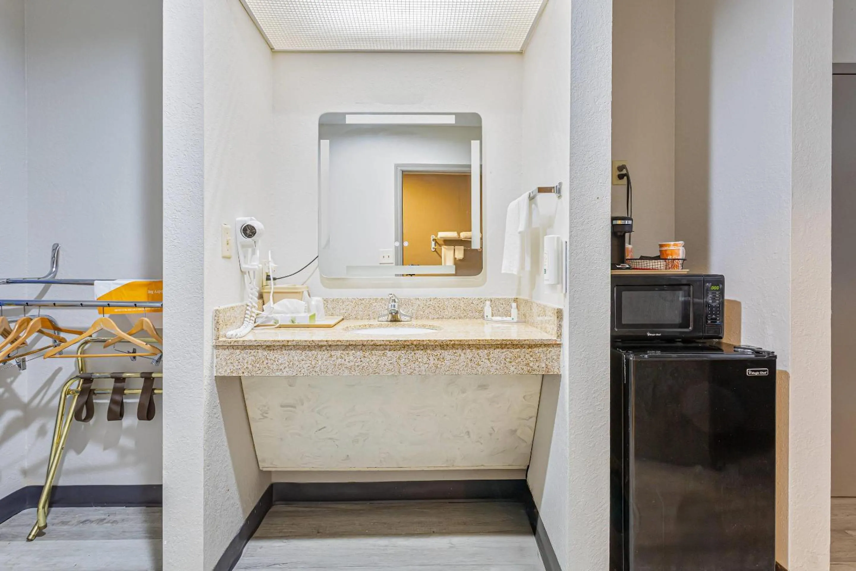 Bedroom in Quality Inn Edmund Pettus Bridge area