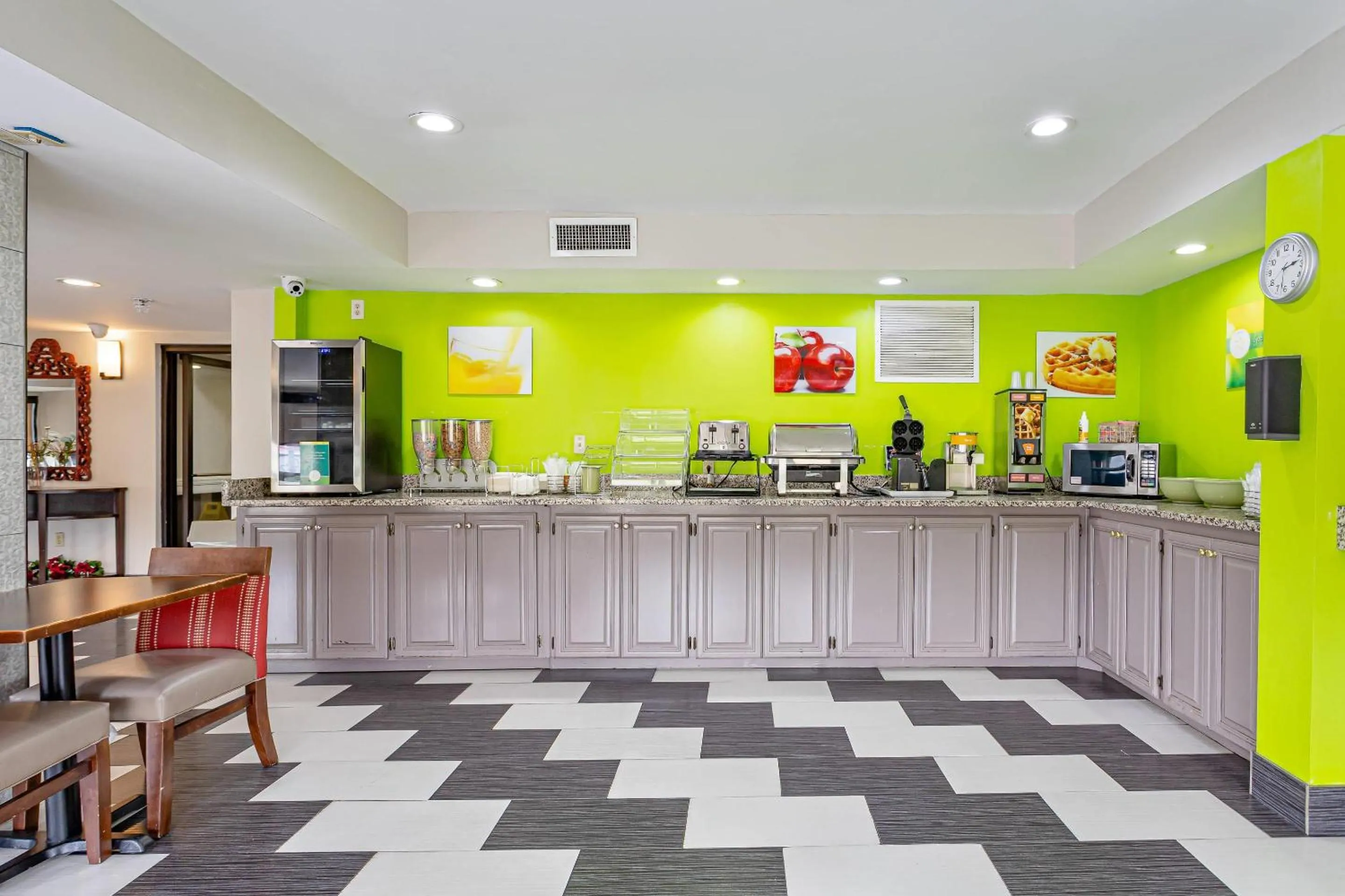 Breakfast in Quality Inn Edmund Pettus Bridge area