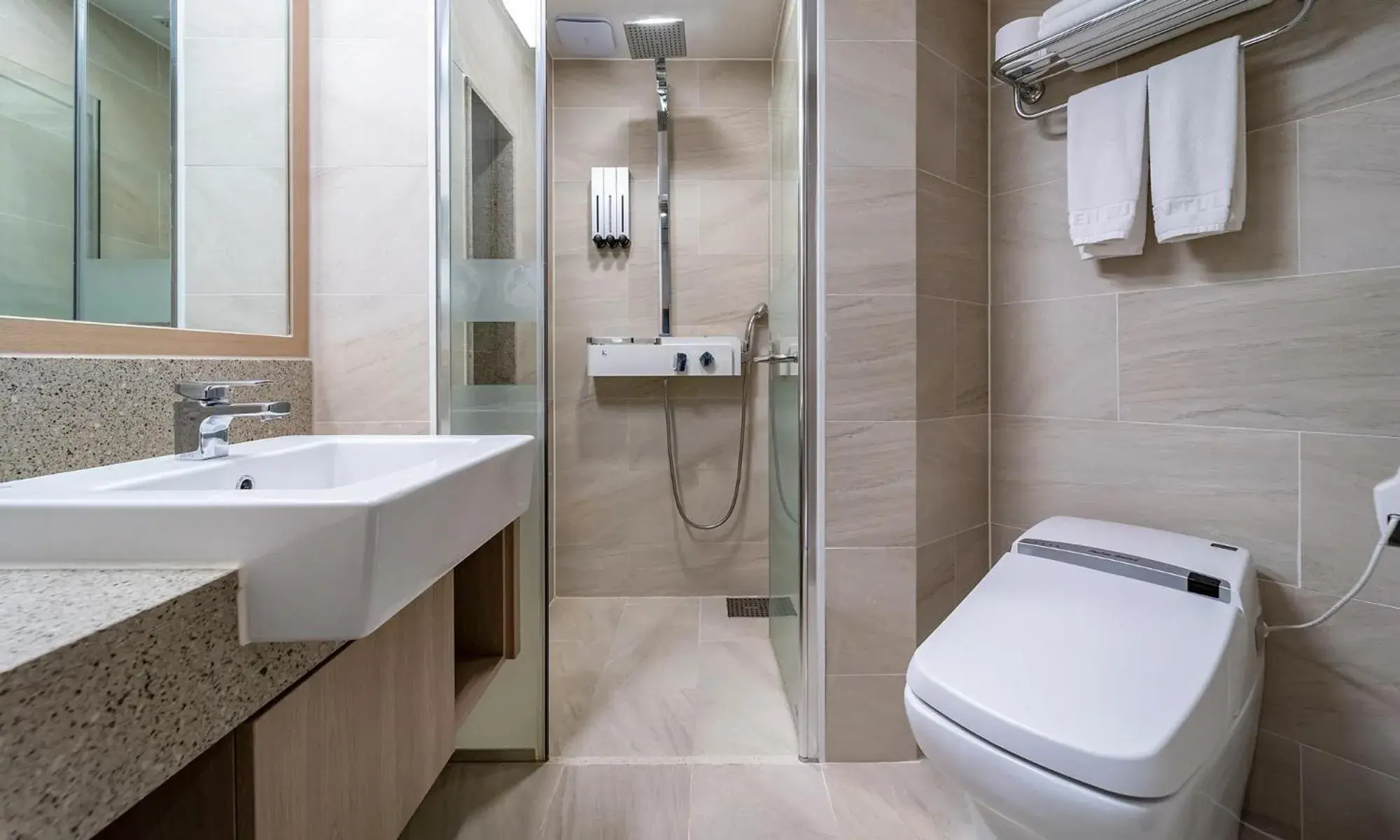 Standard Queen Room in Golden Tulip Essential Namgang Standard Queen Room in Golden Tulip Essential Namgang