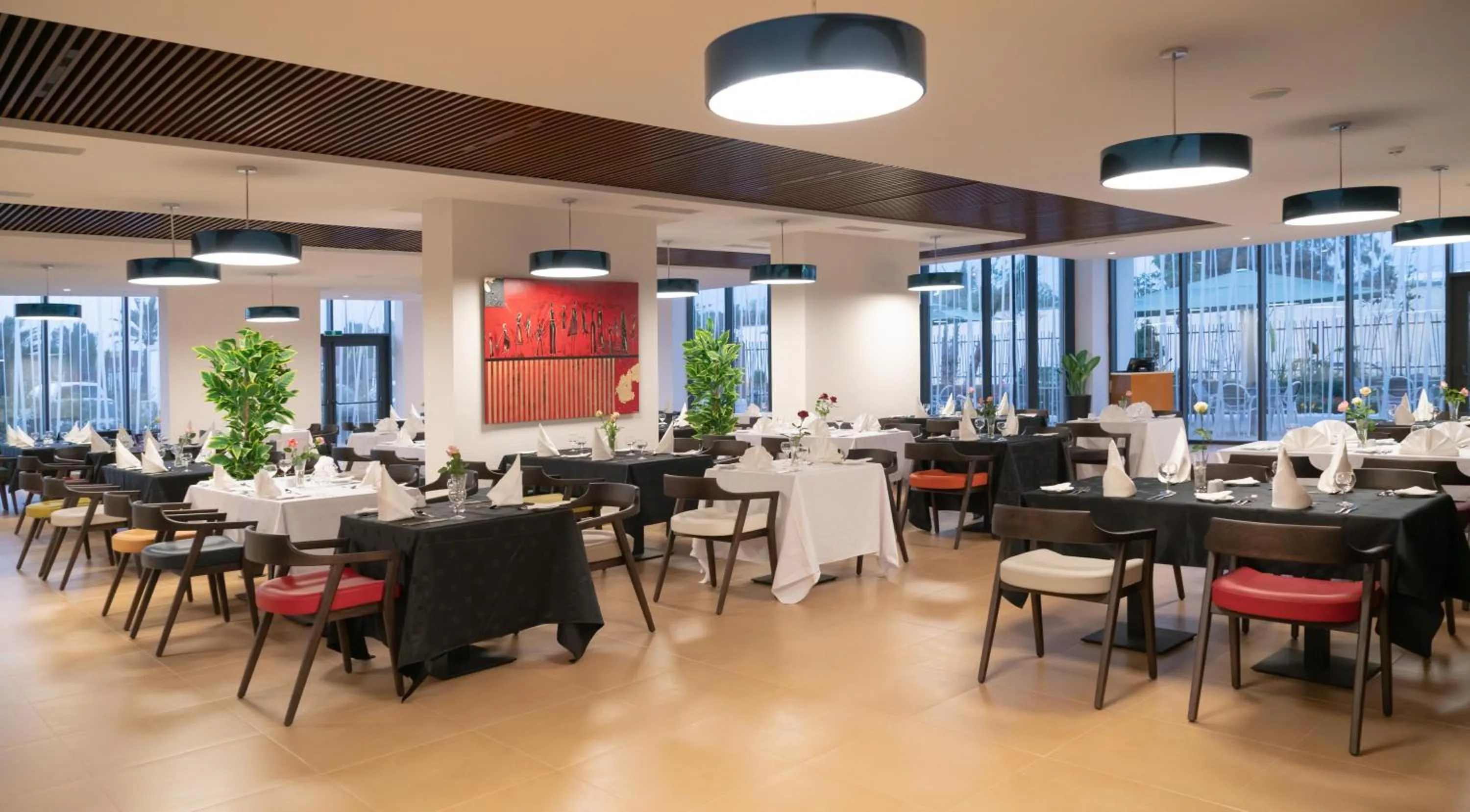 Restaurant/places to eat in Golden Tulip Royaume