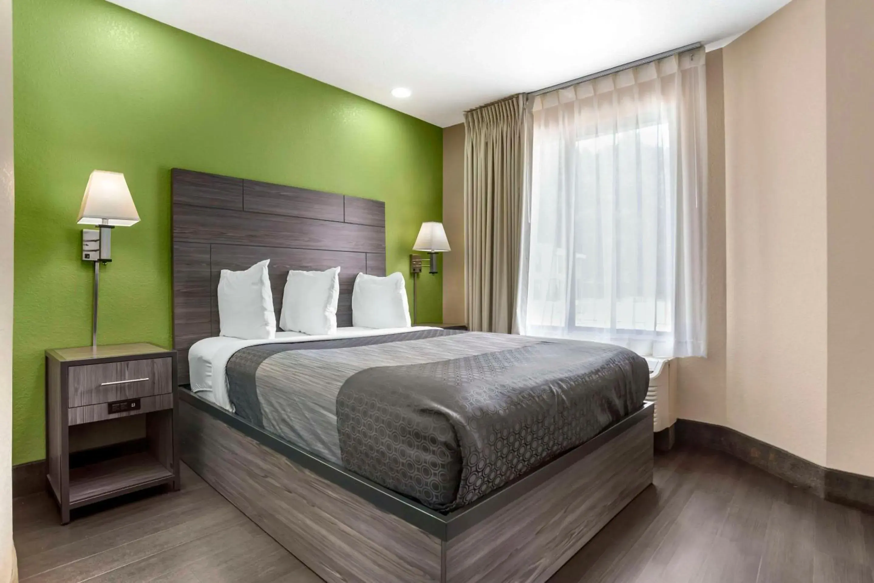 Queen Room with Two Queen Beds - Accessible/Non-Smoking in Rodeway Inn Tuscaloosa near University Queen Room with Two Queen Beds - Accessible/Non-Smoking in Rodeway Inn Tuscaloosa near University