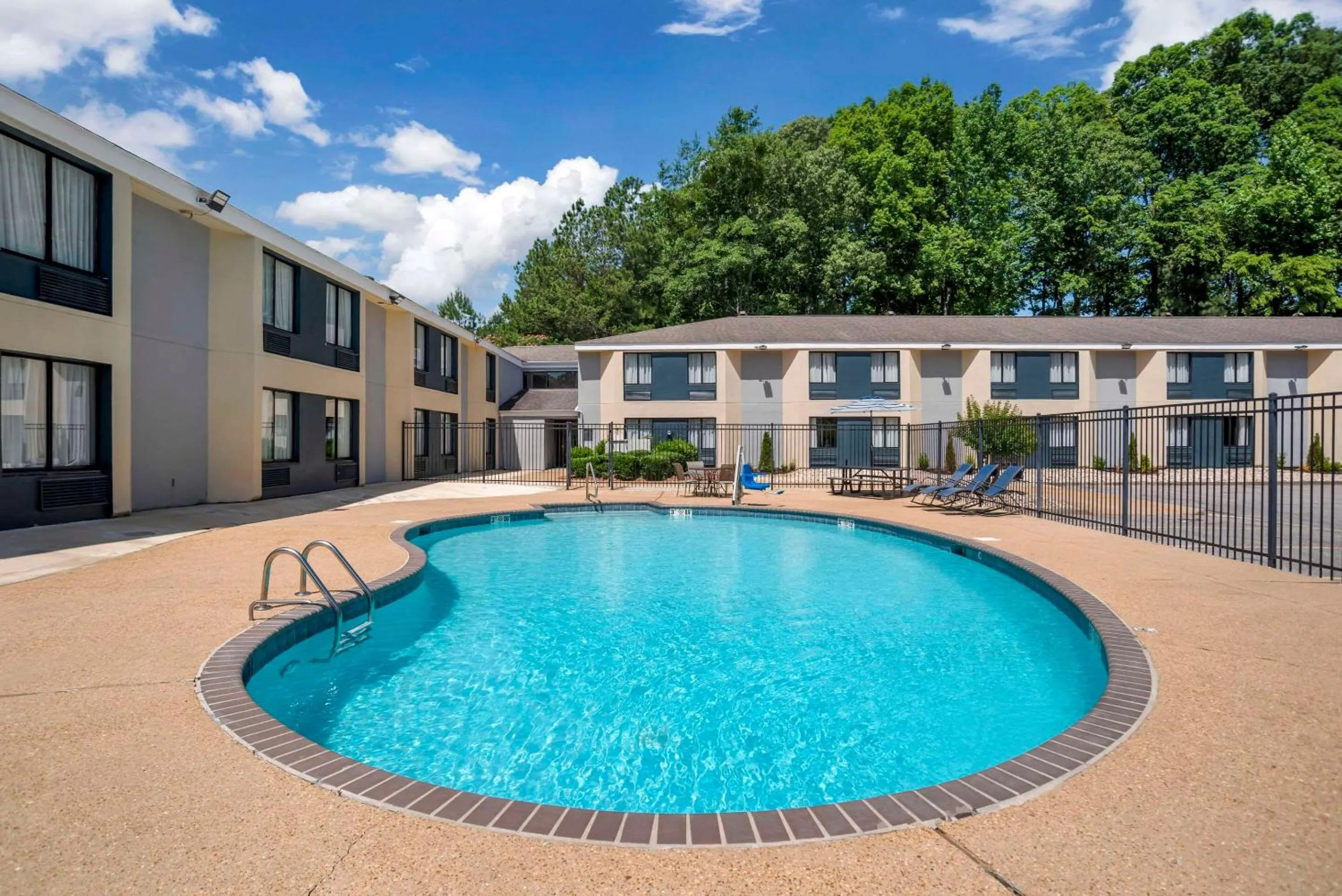 Pool view in Rodeway Inn Tuscaloosa near University