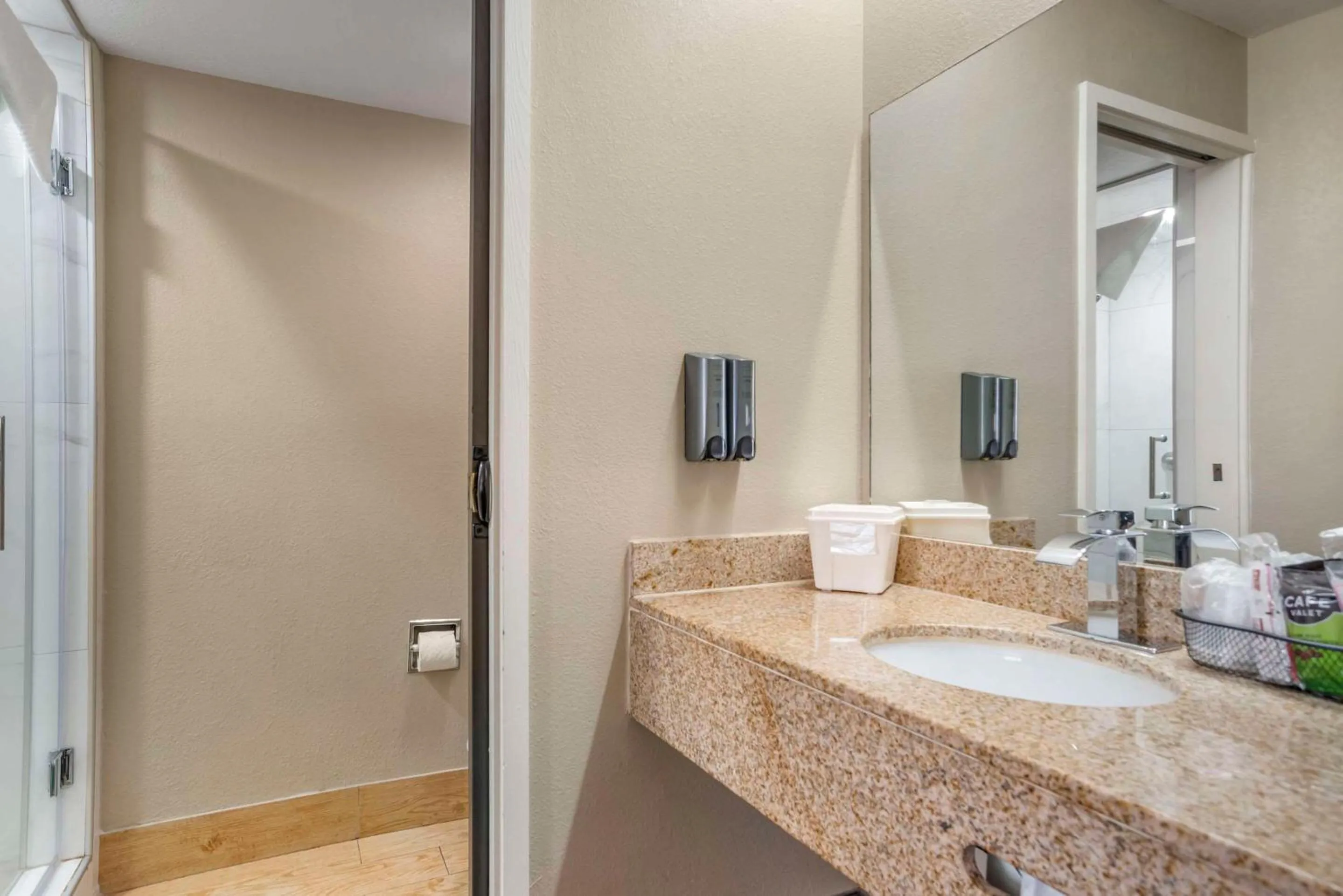 Bedroom in Rodeway Inn Tuscaloosa near University