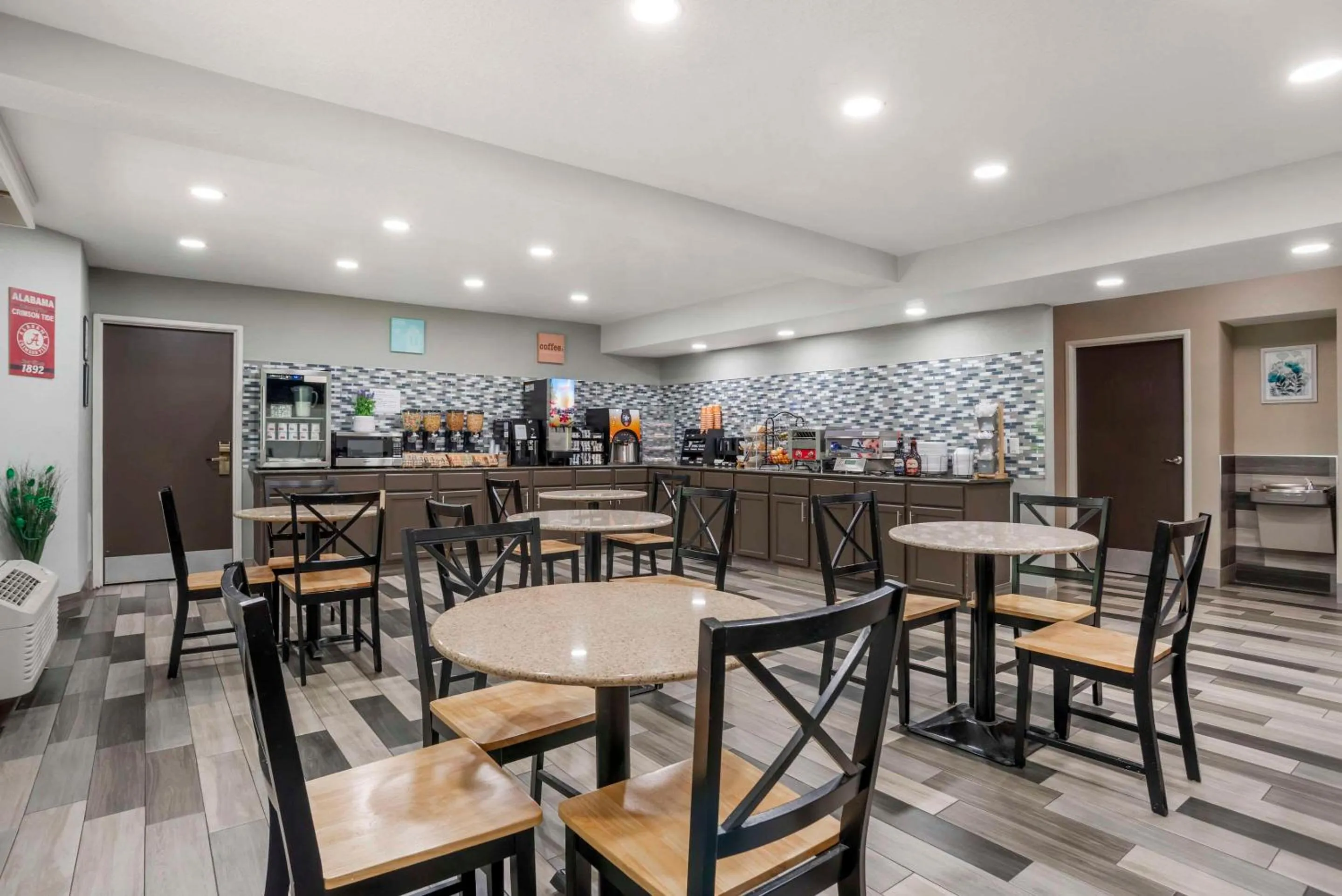 Breakfast in Rodeway Inn Tuscaloosa near University