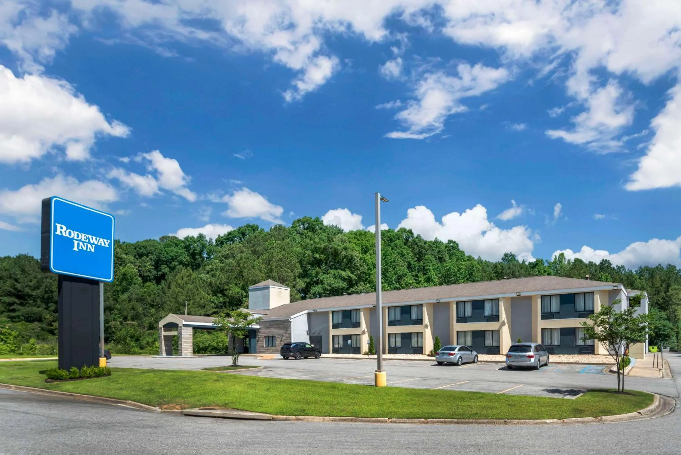 Property building in Rodeway Inn Tuscaloosa near University