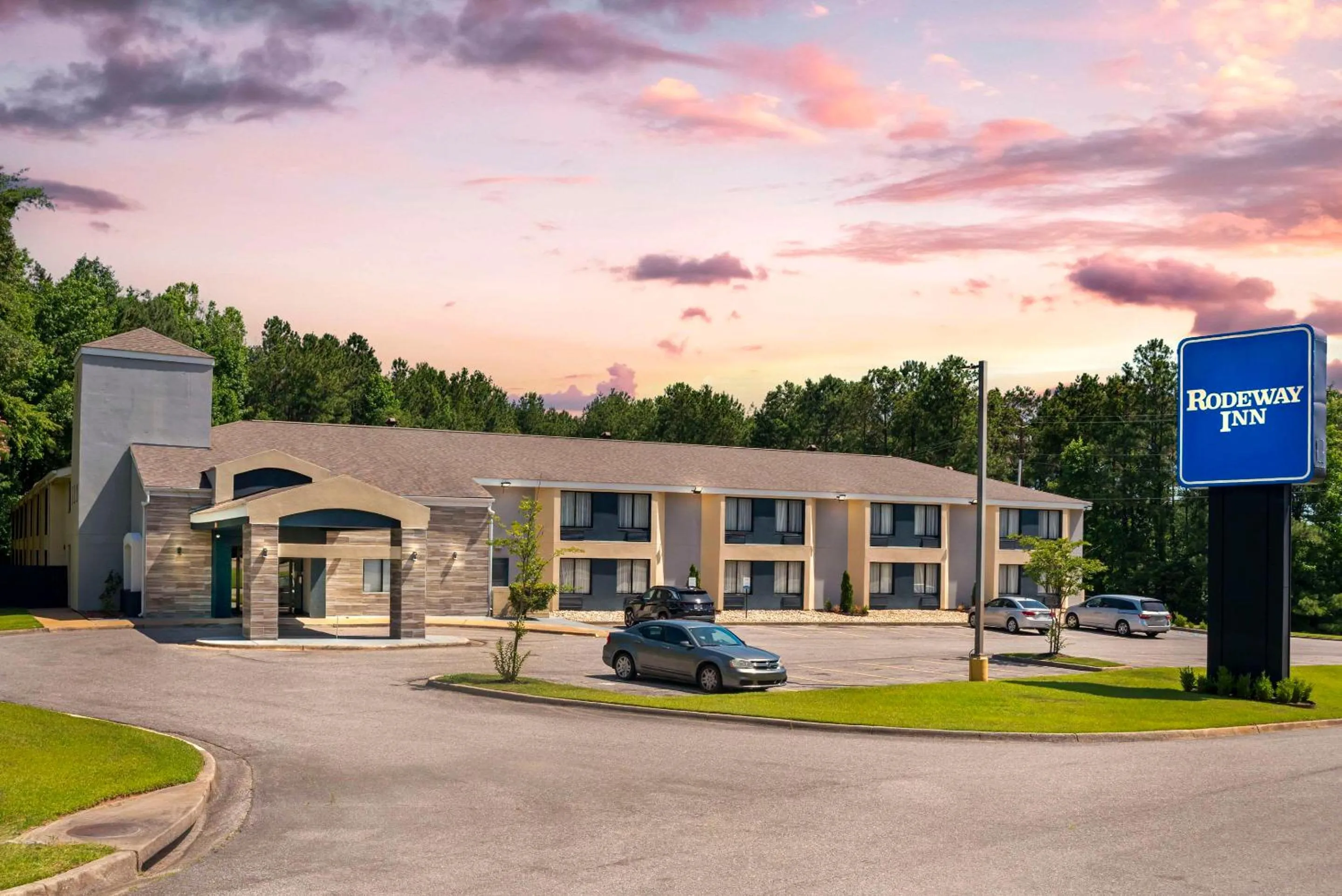 Property building in Rodeway Inn Tuscaloosa near University