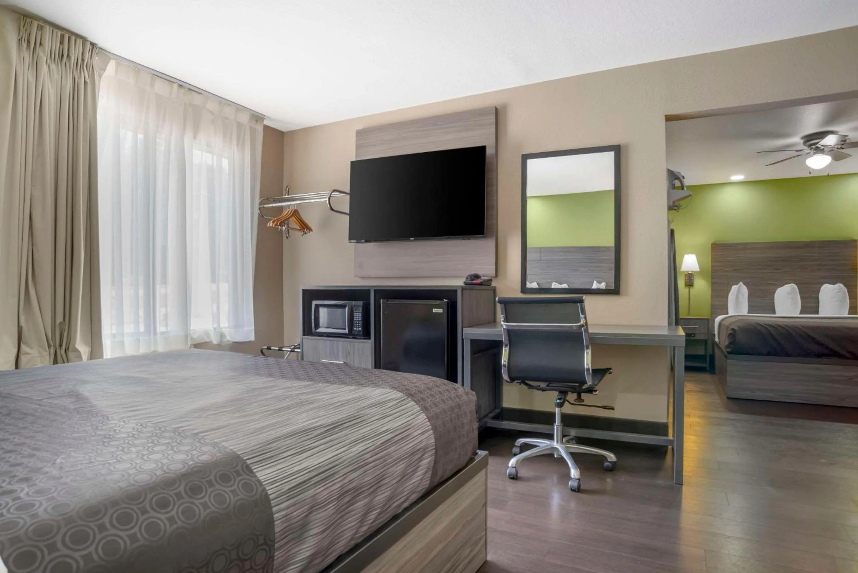 Bedroom, Bed in Rodeway Inn Tuscaloosa near University