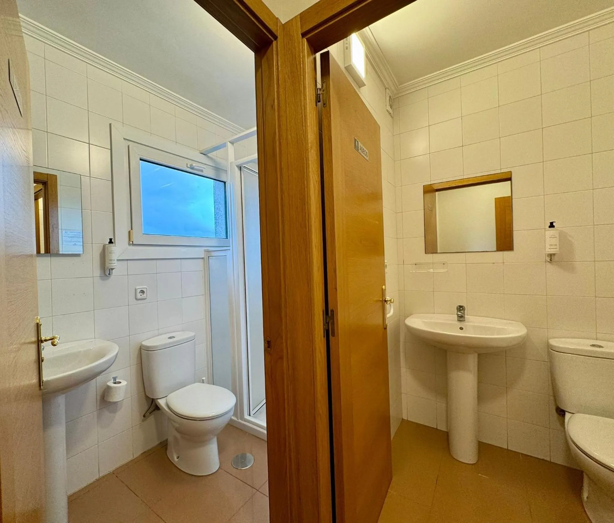 Toilet in Hotel Reigosa