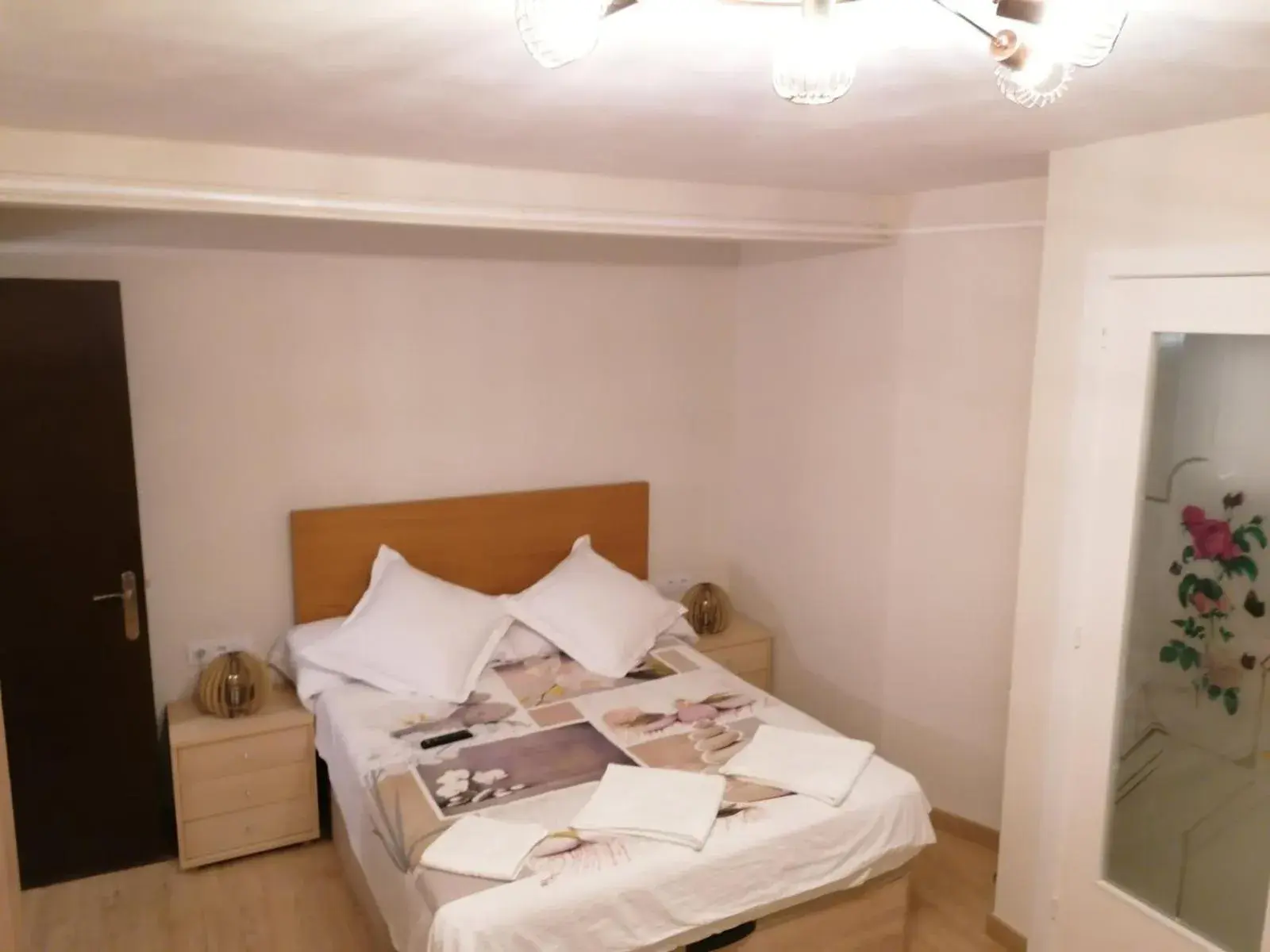 Deluxe Double Room (2 Adults + 1 Child) in Hostel Penedes Deluxe Double Room (2 Adults + 1 Child) in Hostel Penedes
