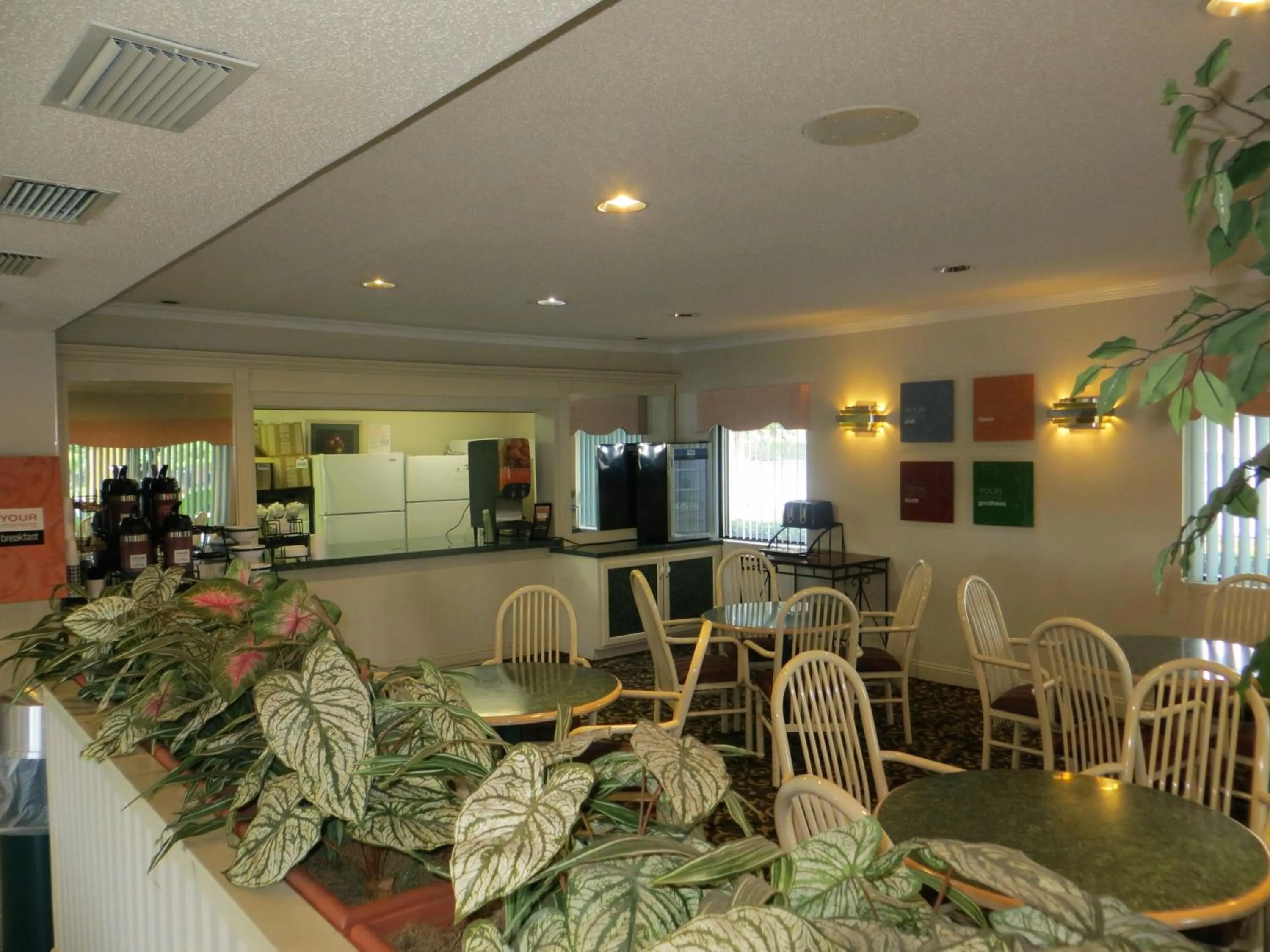 Restaurant/places to eat in Fairview Inn & Suites Mobile