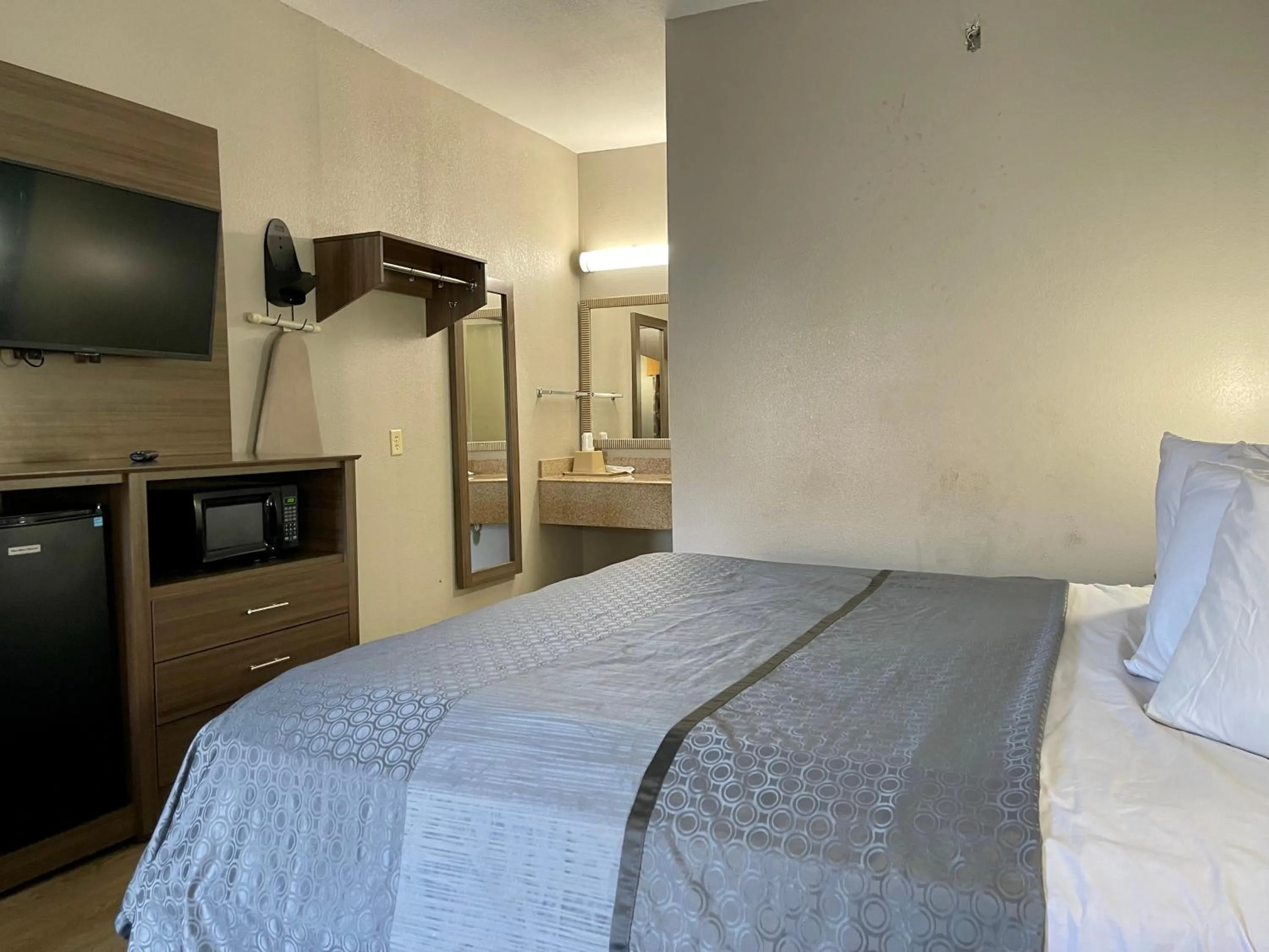 Bed in Fairview Inn & Suites Mobile