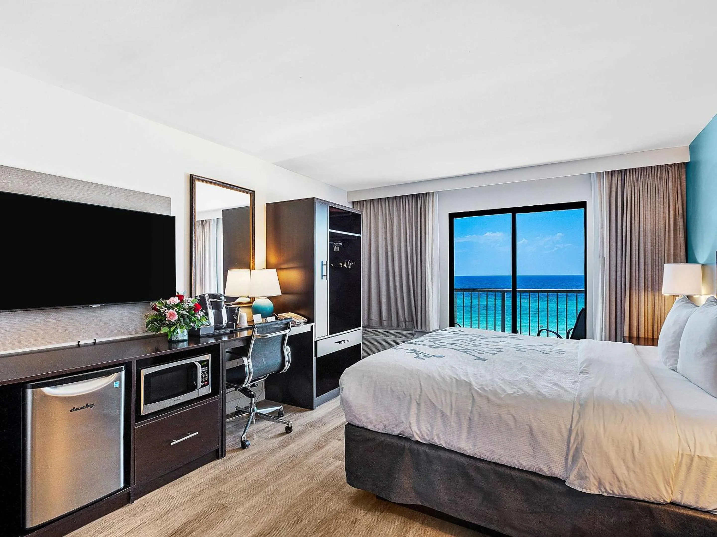 Bedroom, Bed in Sleep Inn Orange Beach