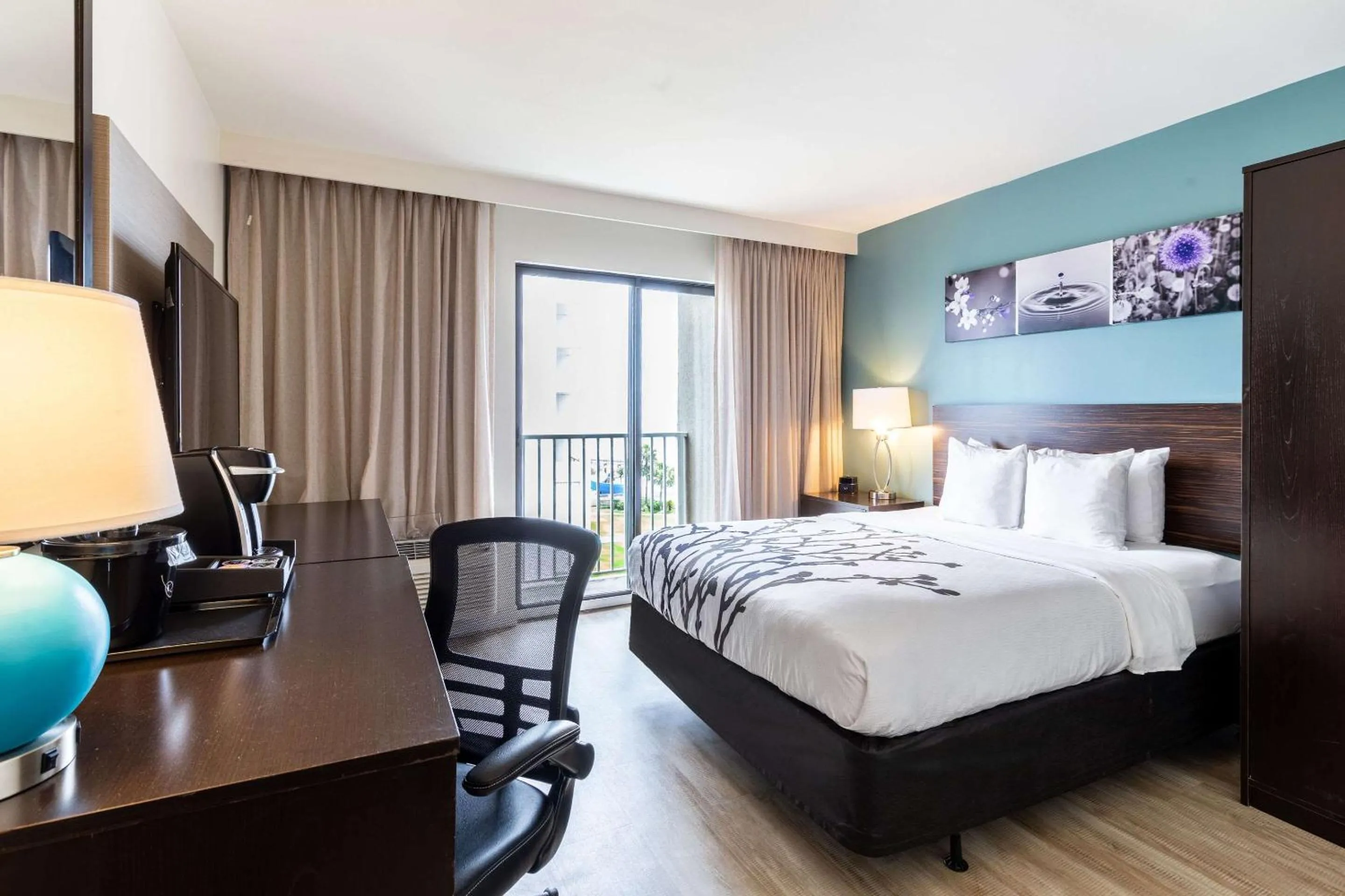 Bedroom, Bed in Sleep Inn Orange Beach