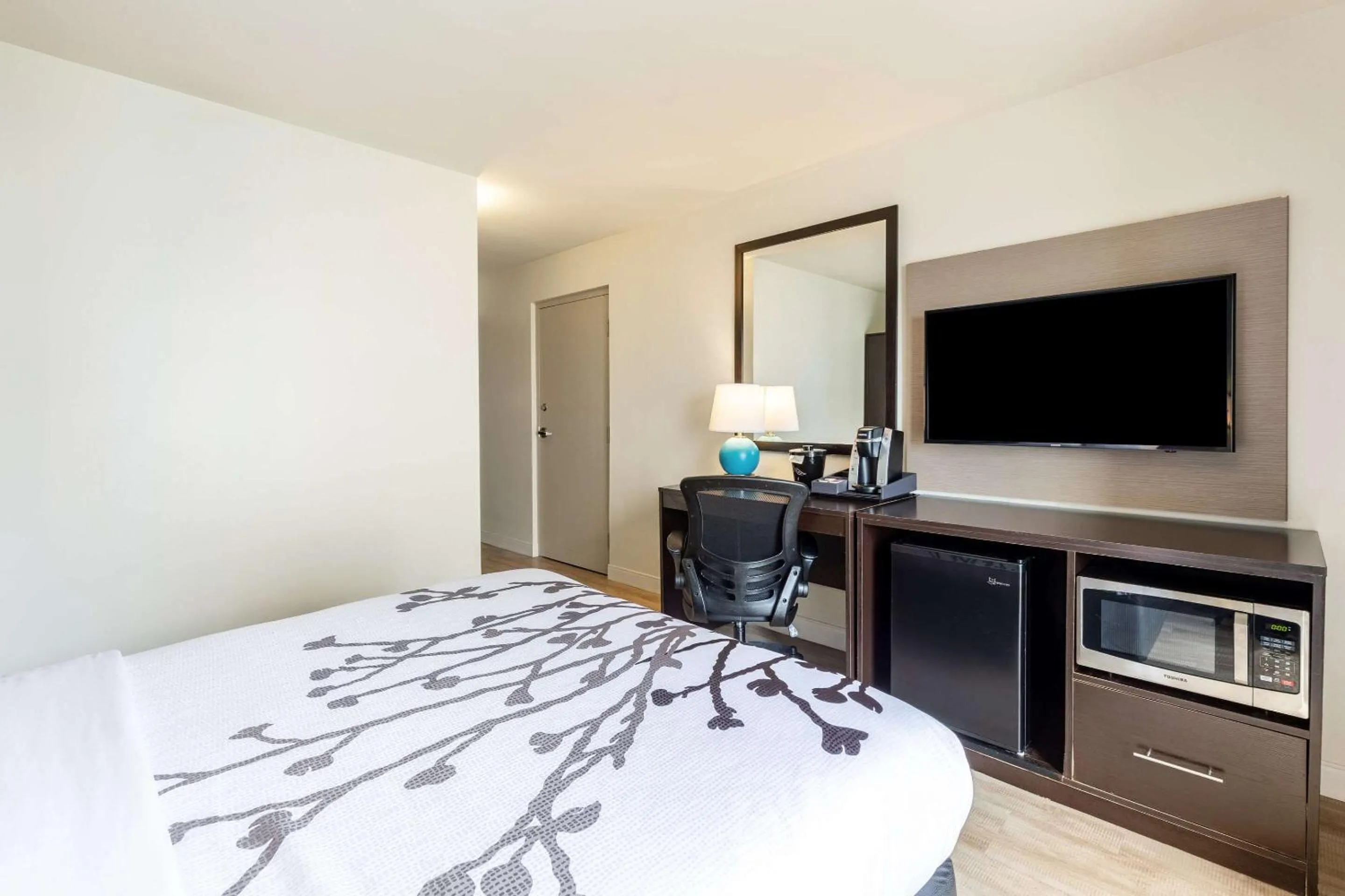 Bedroom, Bed in Sleep Inn Orange Beach