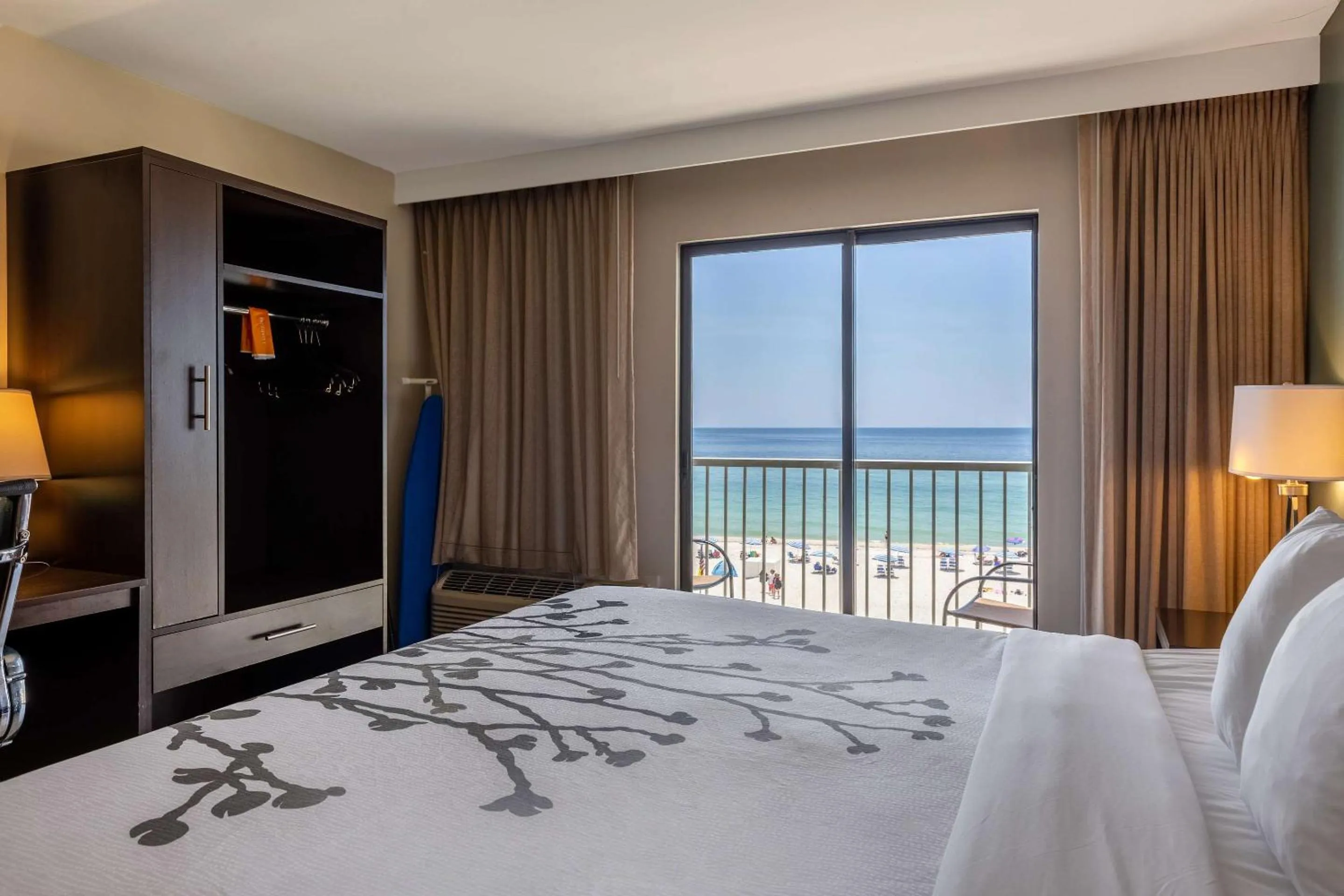 Bedroom, Bed in Sleep Inn Orange Beach