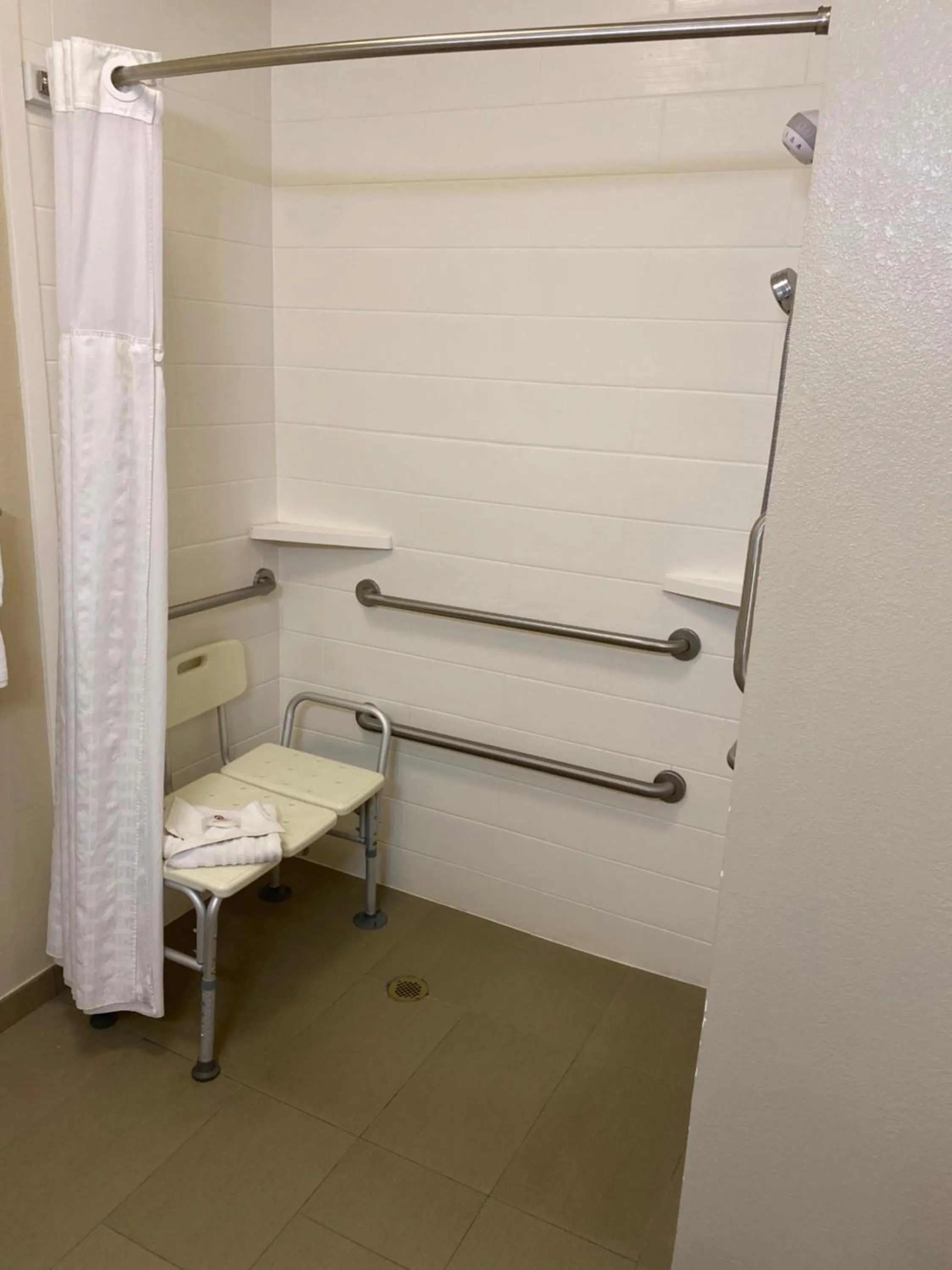 Shower in Comfort Inn Greenville I-65