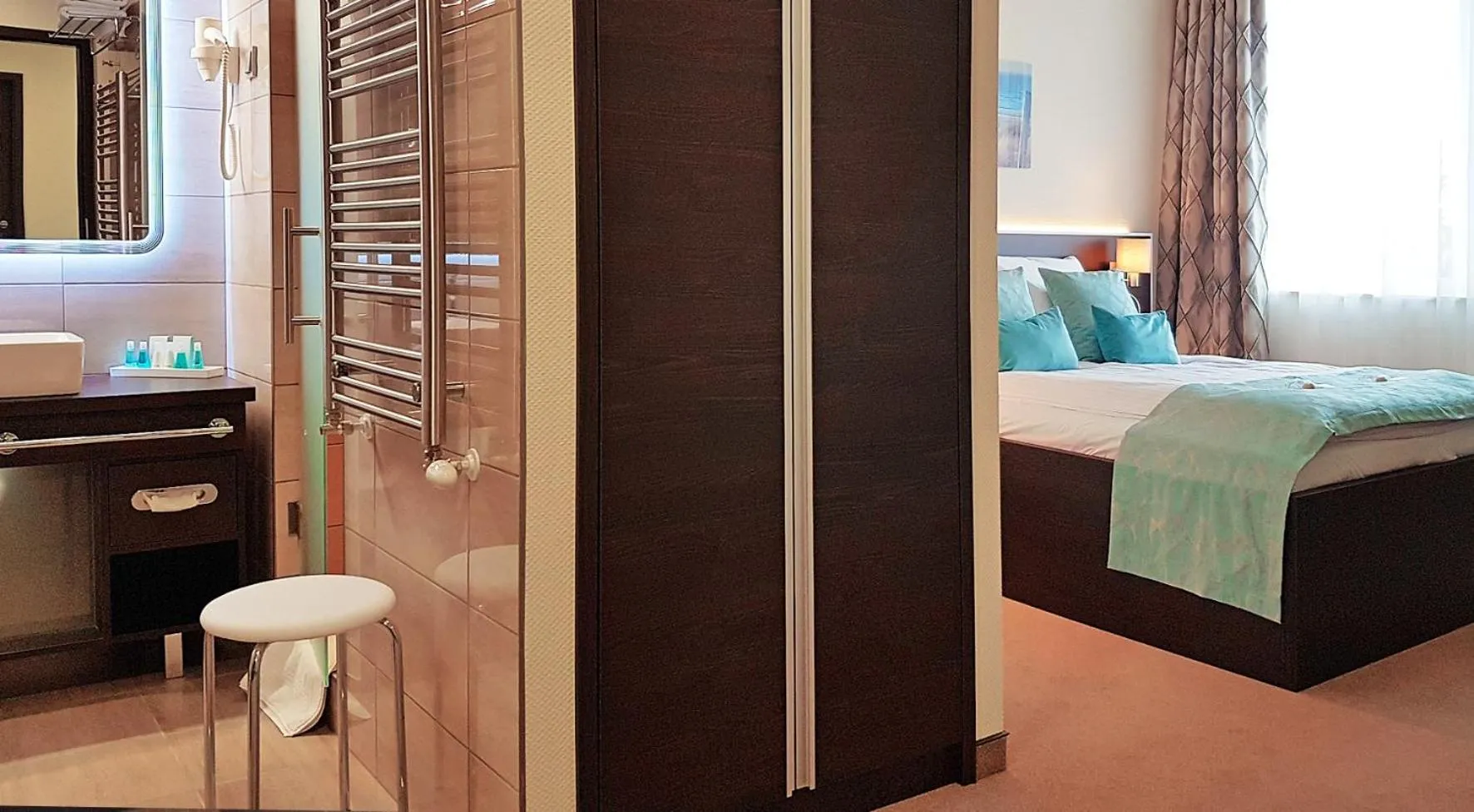 Bathroom, Bed in Hotel Czinege & Étterem