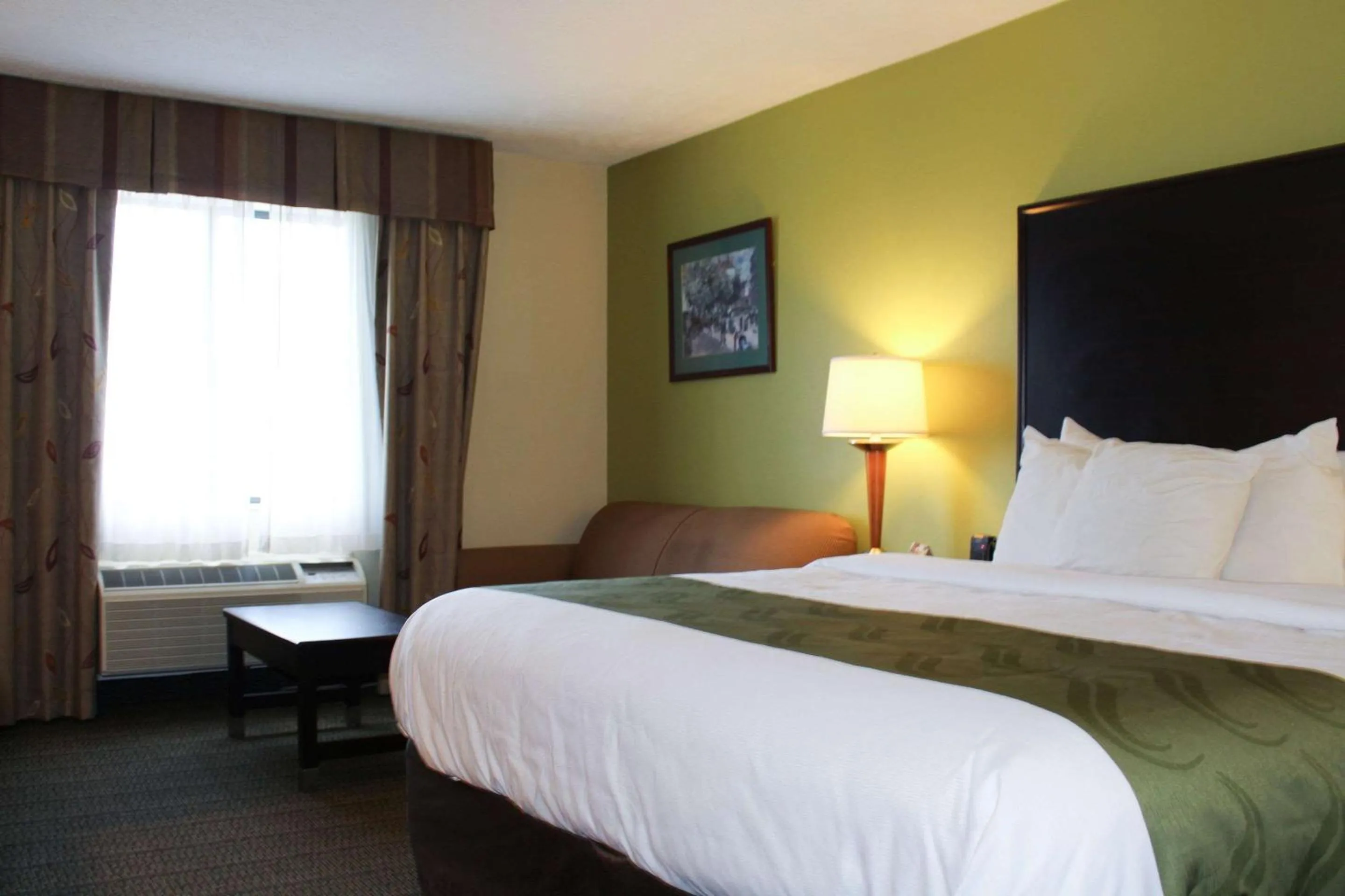 Photo of the whole room, Bed in Quality Inn Florence East