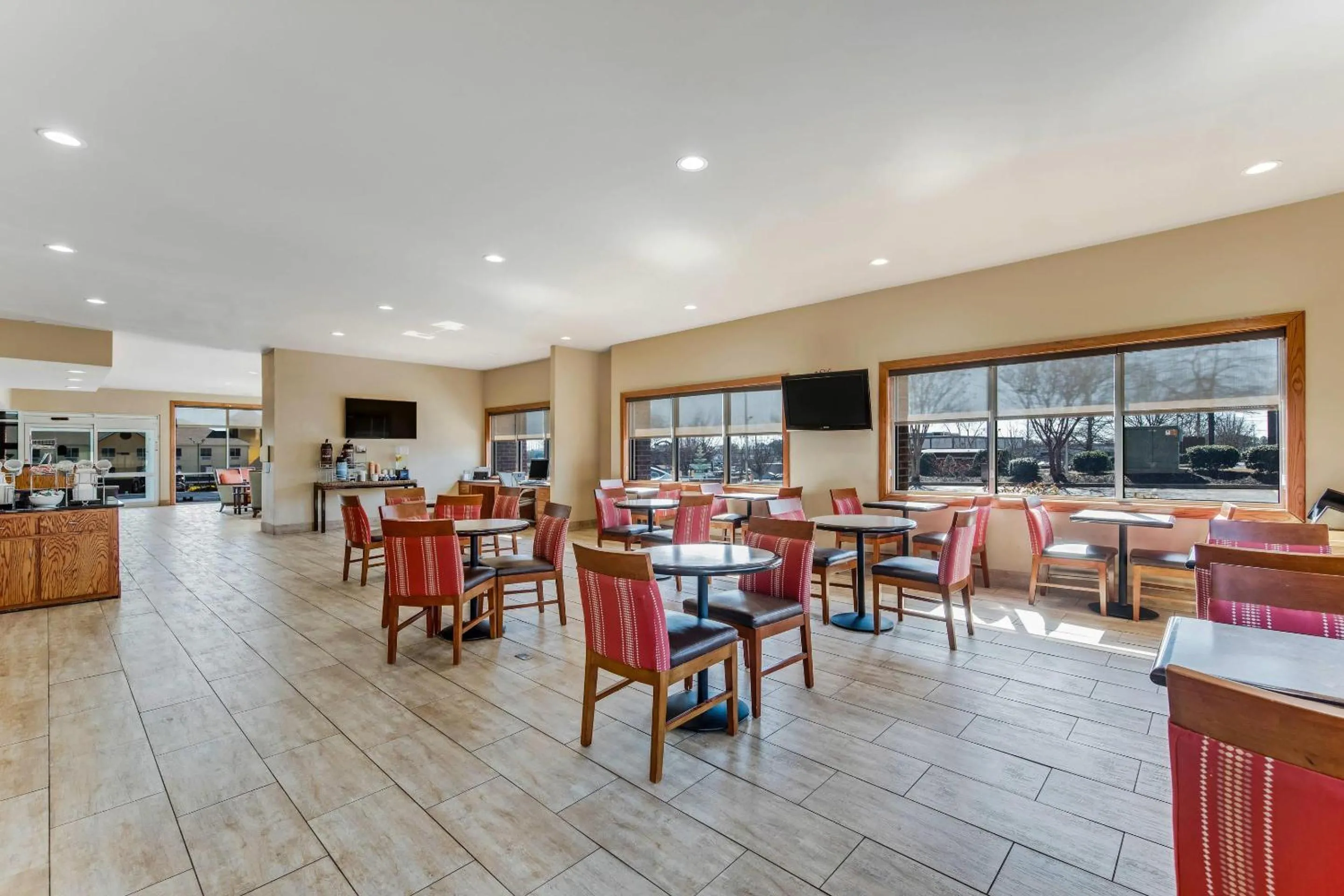 Breakfast in Comfort Suites Huntsville MidCity District at Research Park