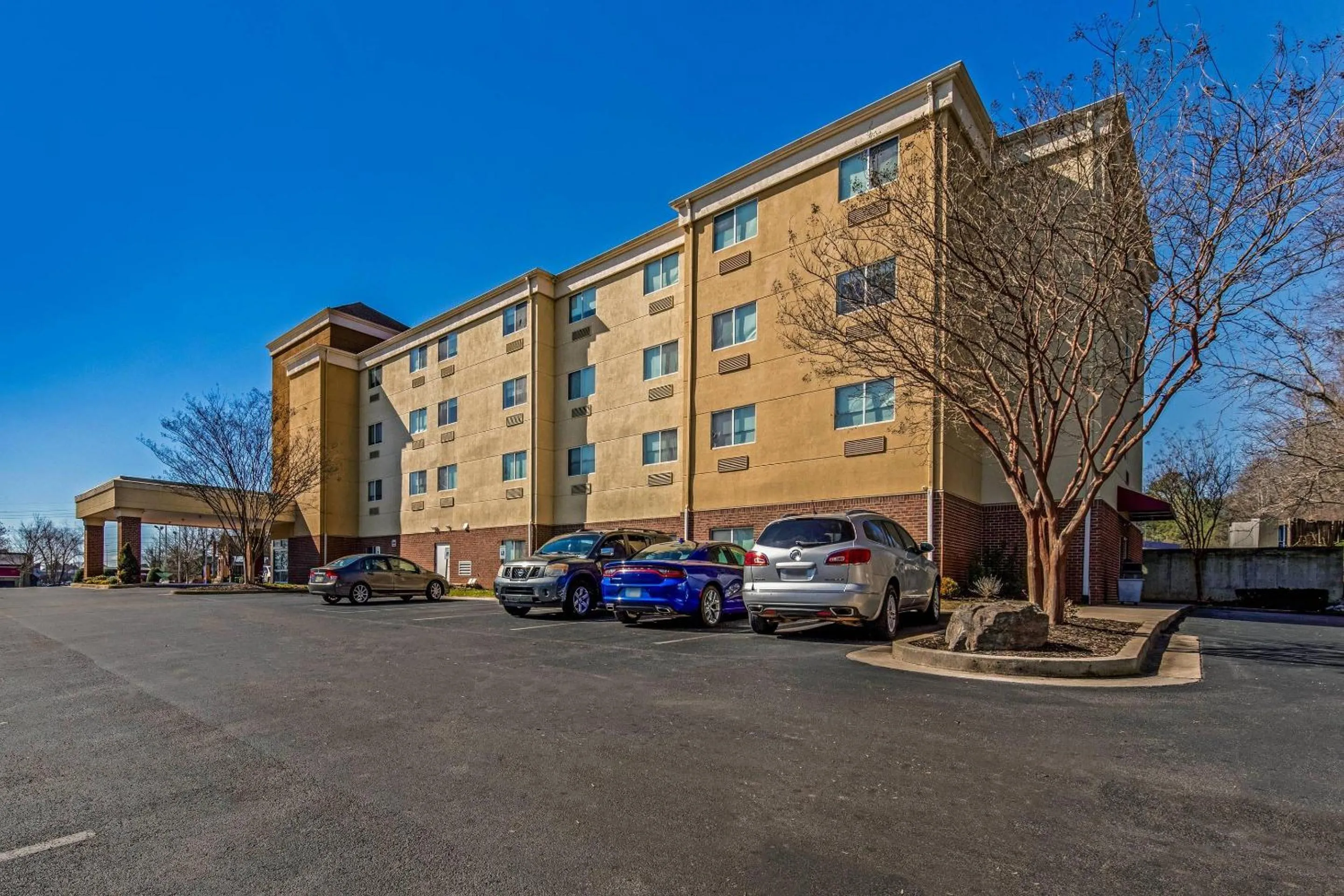 Property building in Comfort Suites Huntsville MidCity District at Research Park