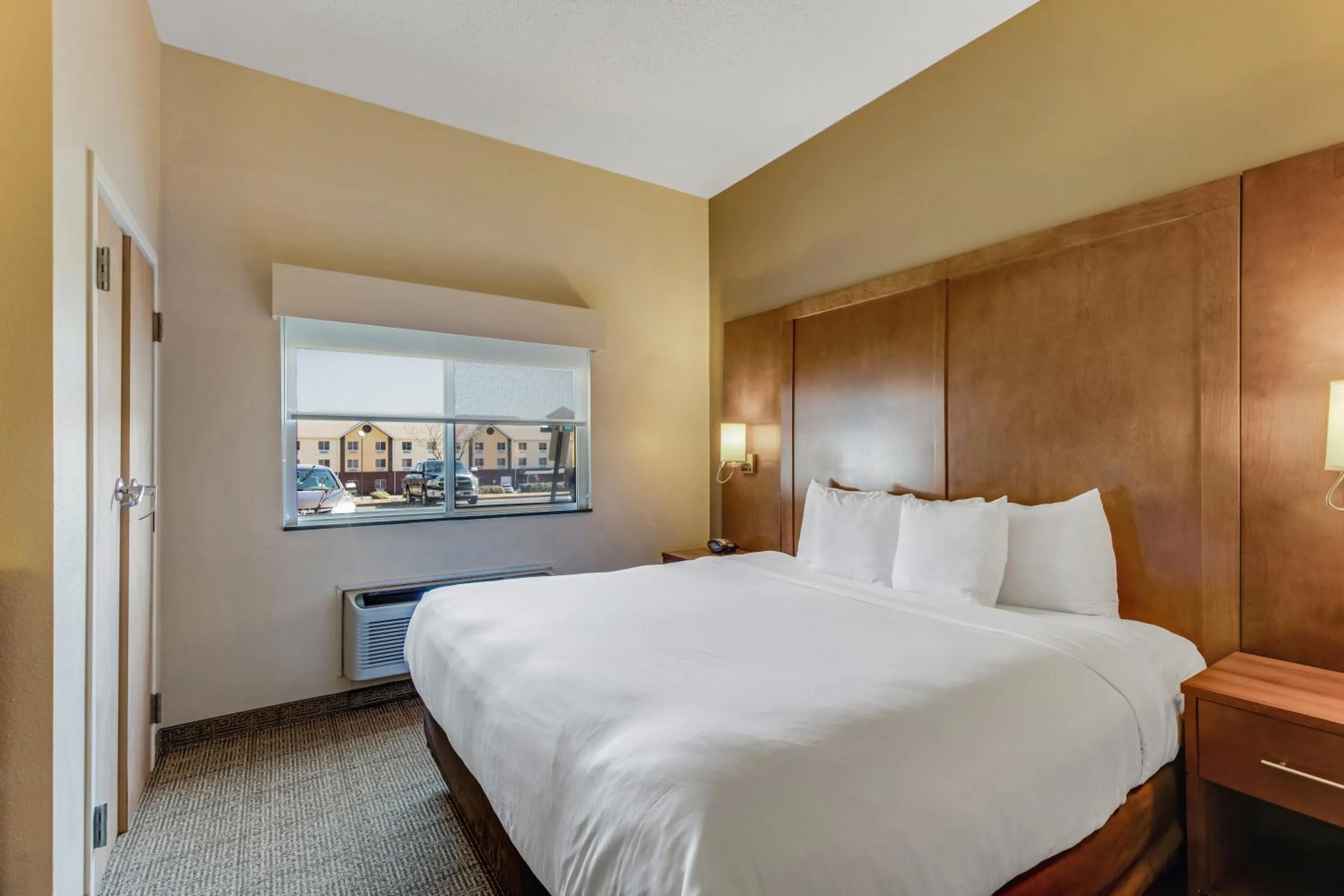 Bed in Comfort Suites Huntsville MidCity District at Research Park