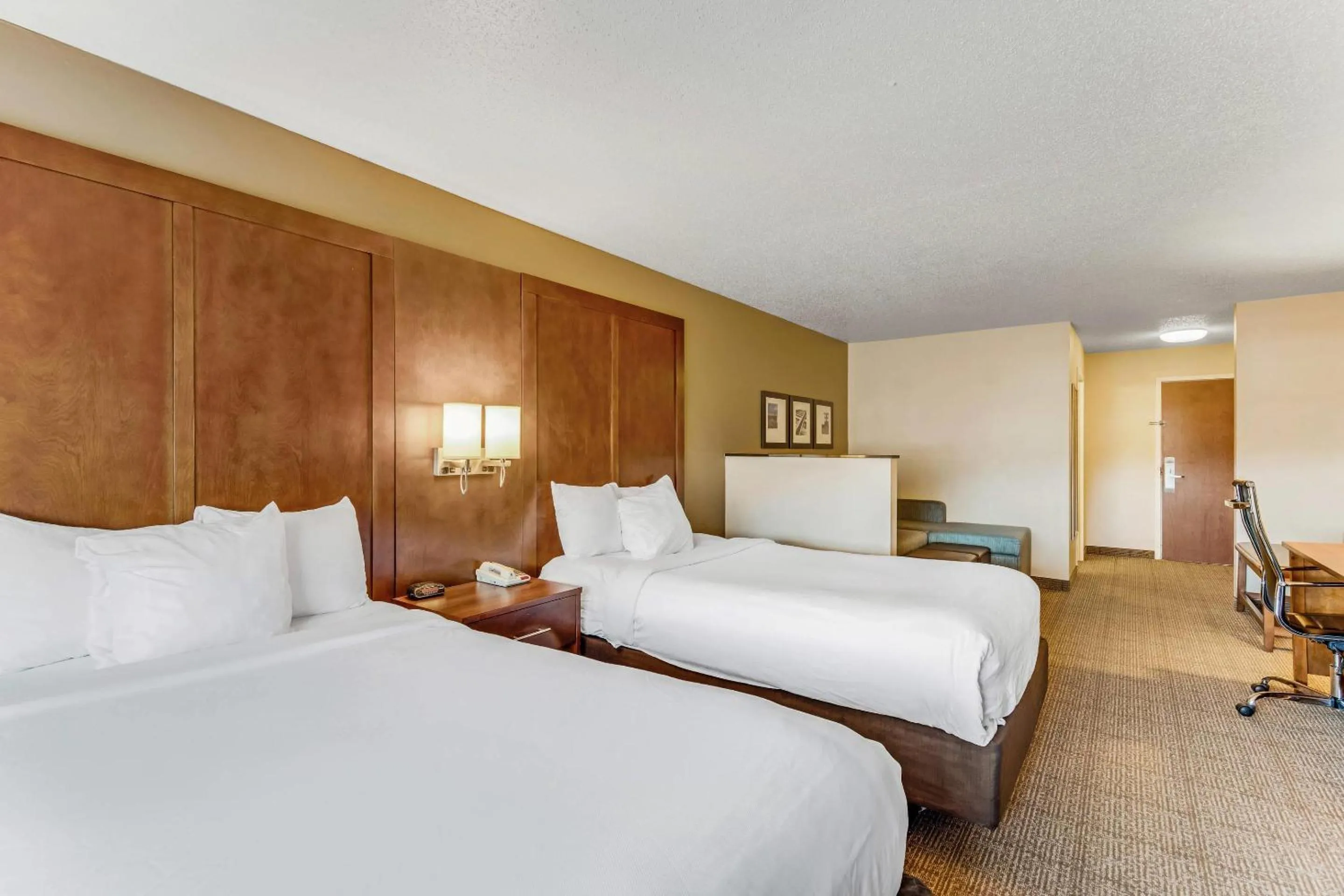 Bedroom, Bed in Comfort Suites Huntsville MidCity District at Research Park