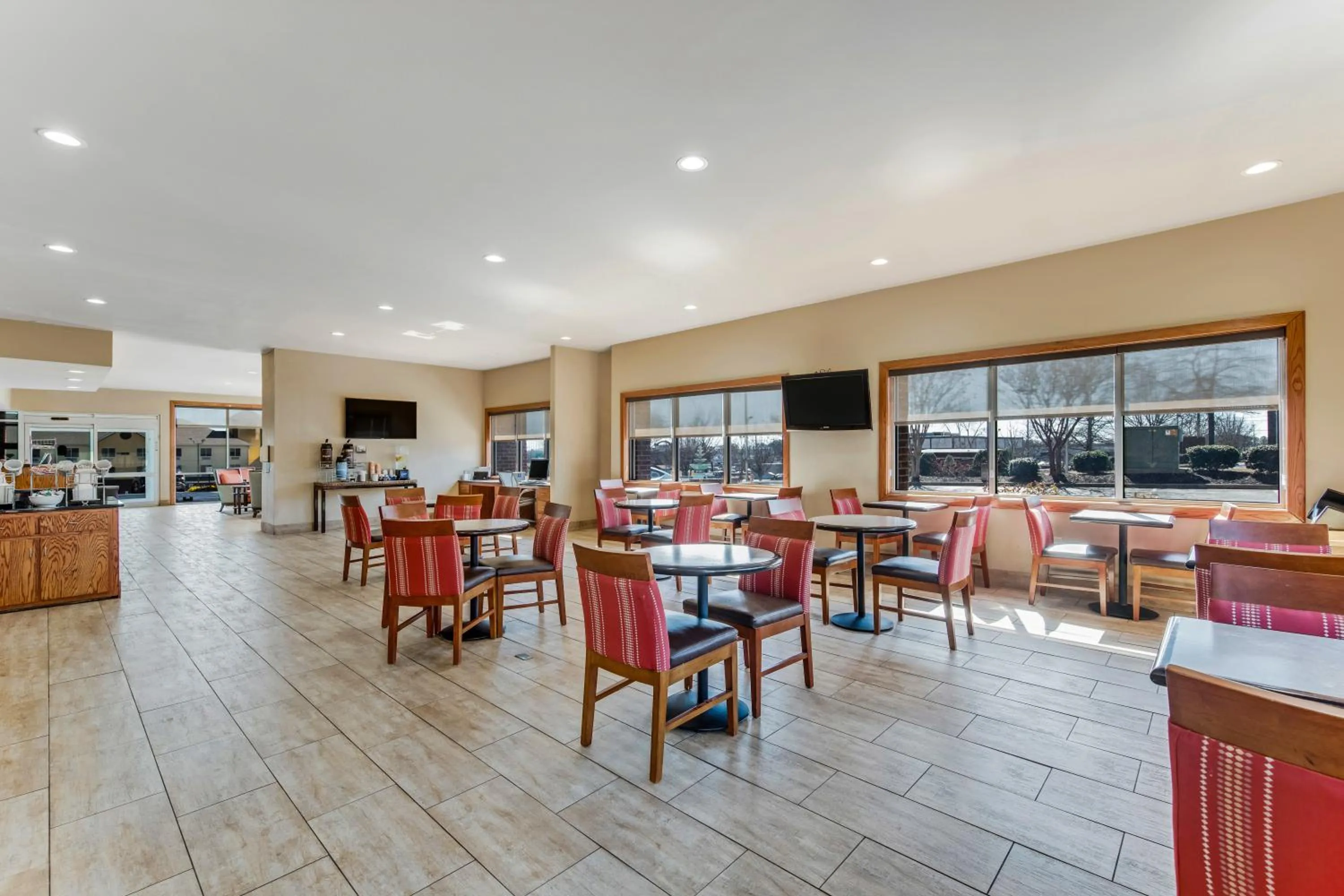 Breakfast in Comfort Suites Huntsville MidCity District at Research Park