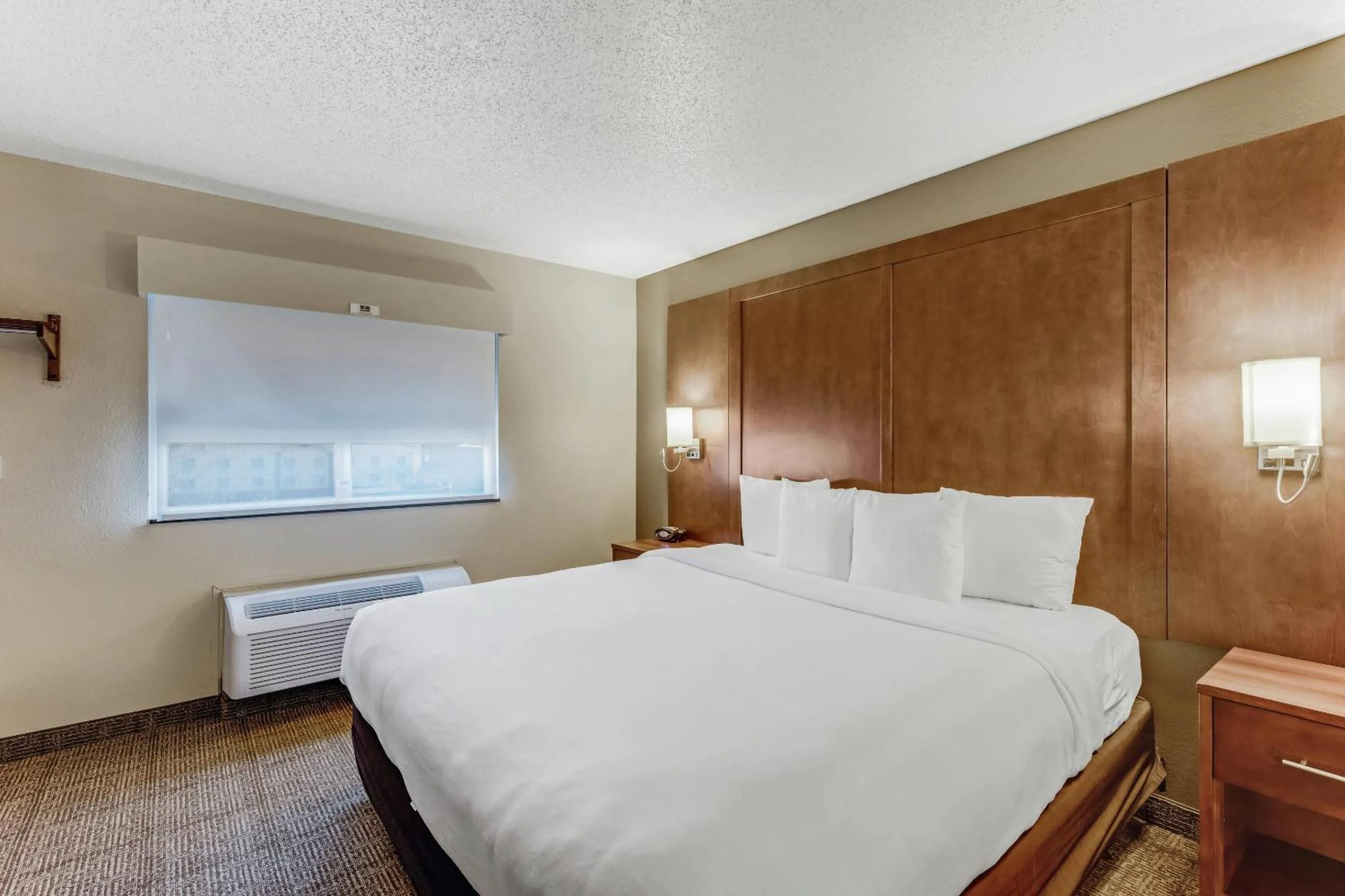Bedroom, Bed in Comfort Suites Huntsville MidCity District at Research Park