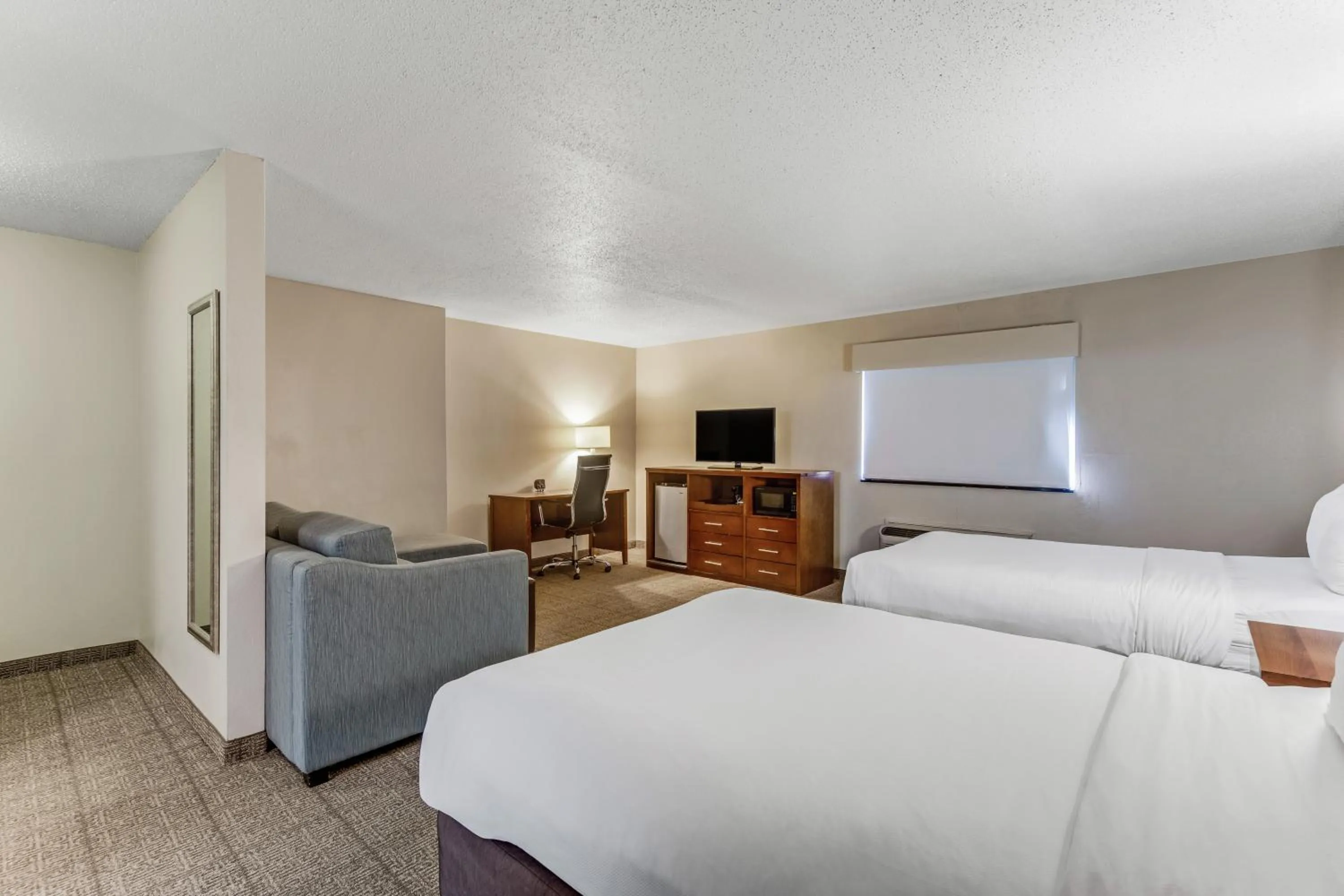 Photo of the whole room, Bed in Comfort Suites Huntsville MidCity District at Research Park