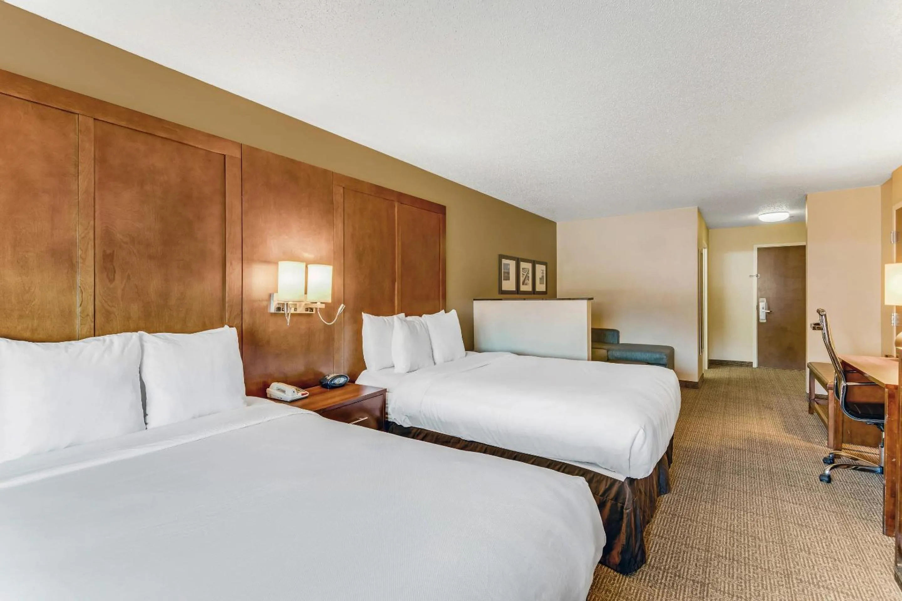 Bedroom, Bed in Comfort Suites Huntsville MidCity District at Research Park