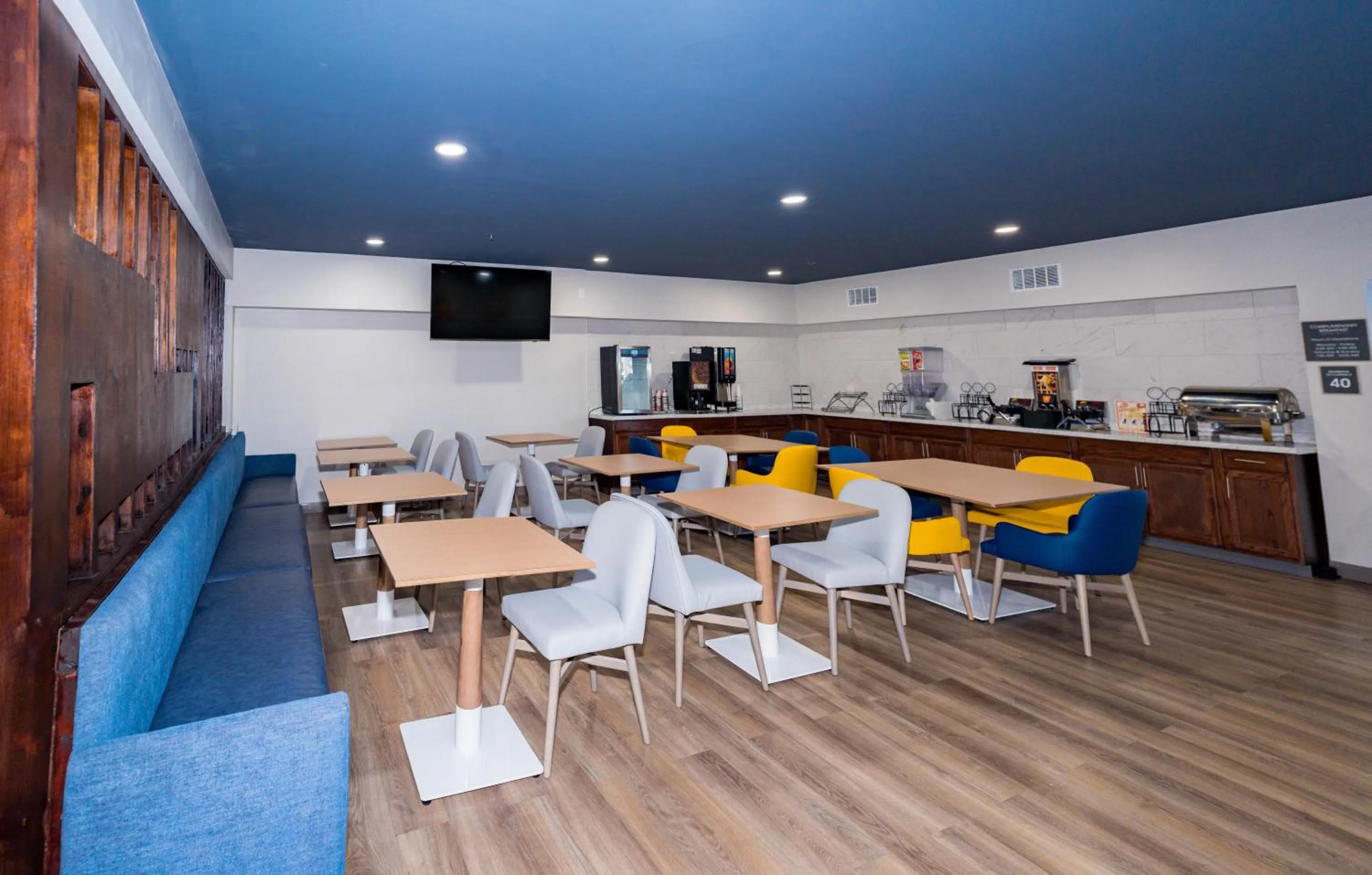 Restaurant/places to eat in Comfort Inn & Suites River City Decatur