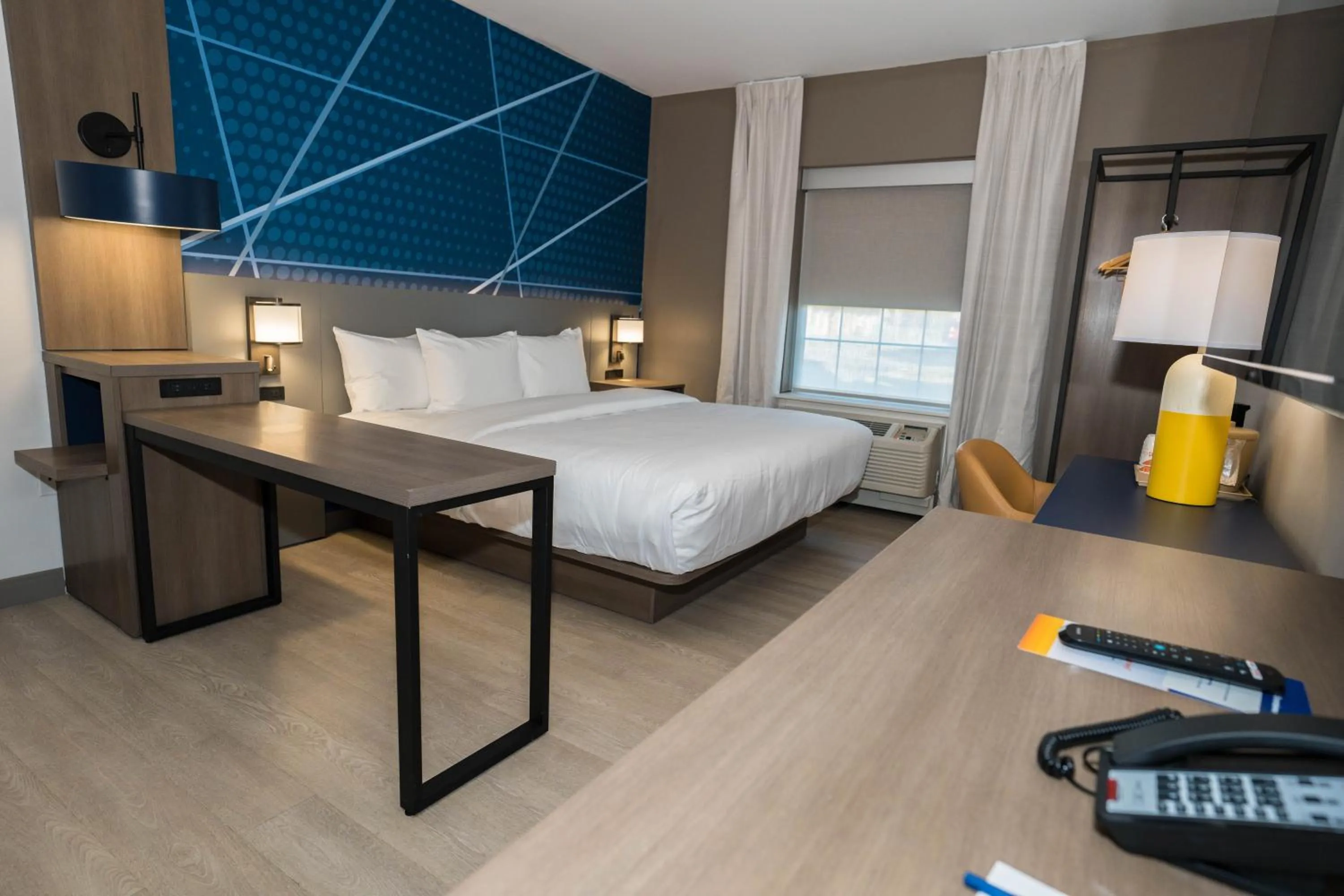 Photo of the whole room, Bed in Comfort Inn & Suites River City Decatur