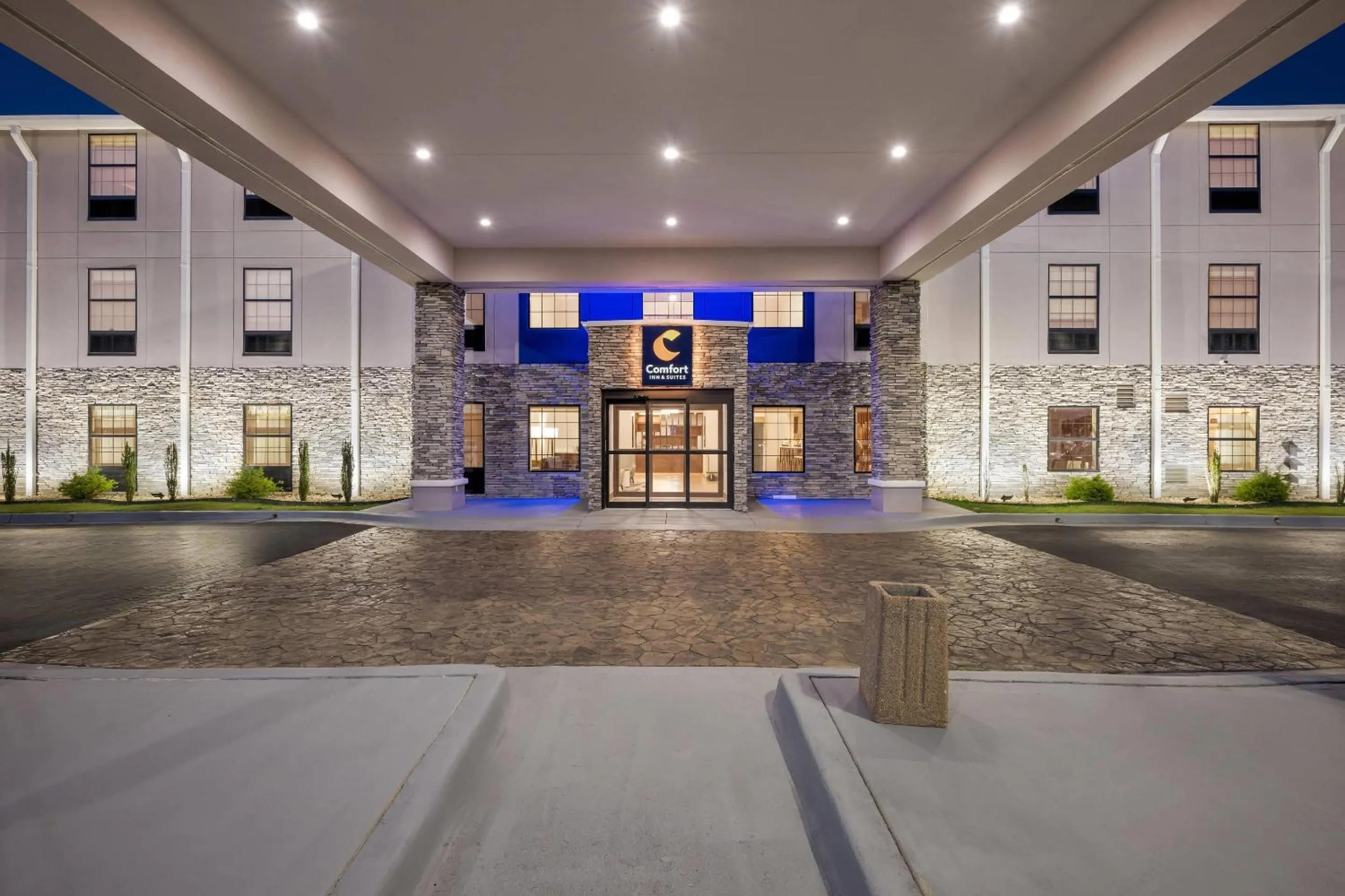 Property building in Comfort Inn & Suites River City Decatur